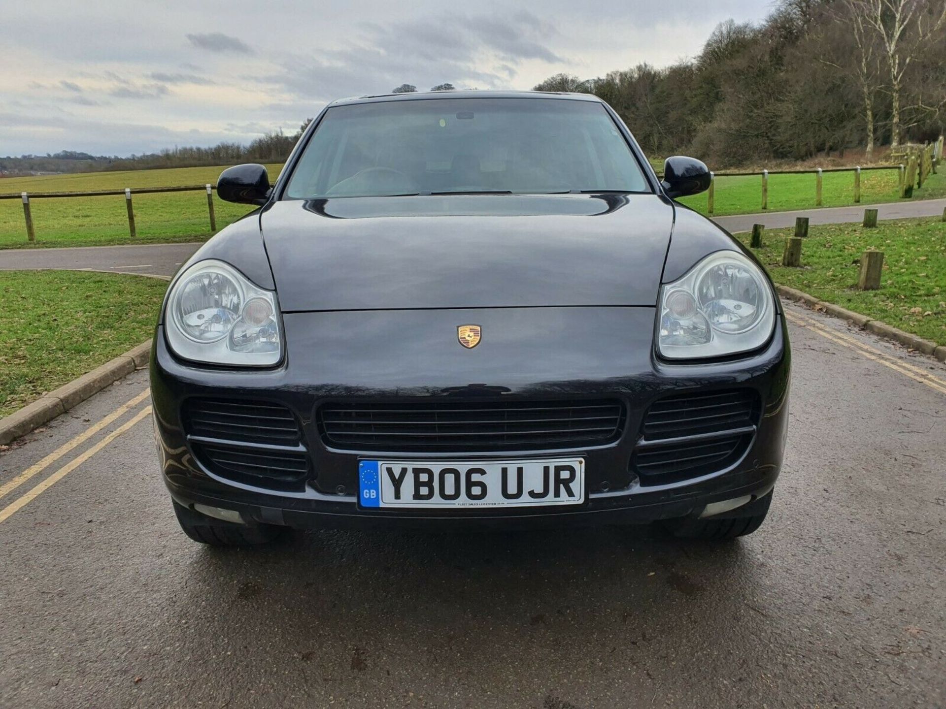 2006/06 REG PORSCHE CAYENNE S TIPTRONIC 4.5L BLACK PETROL 4X4 AUTOMATIC, SAT NAV *NO VAT* - Image 2 of 12