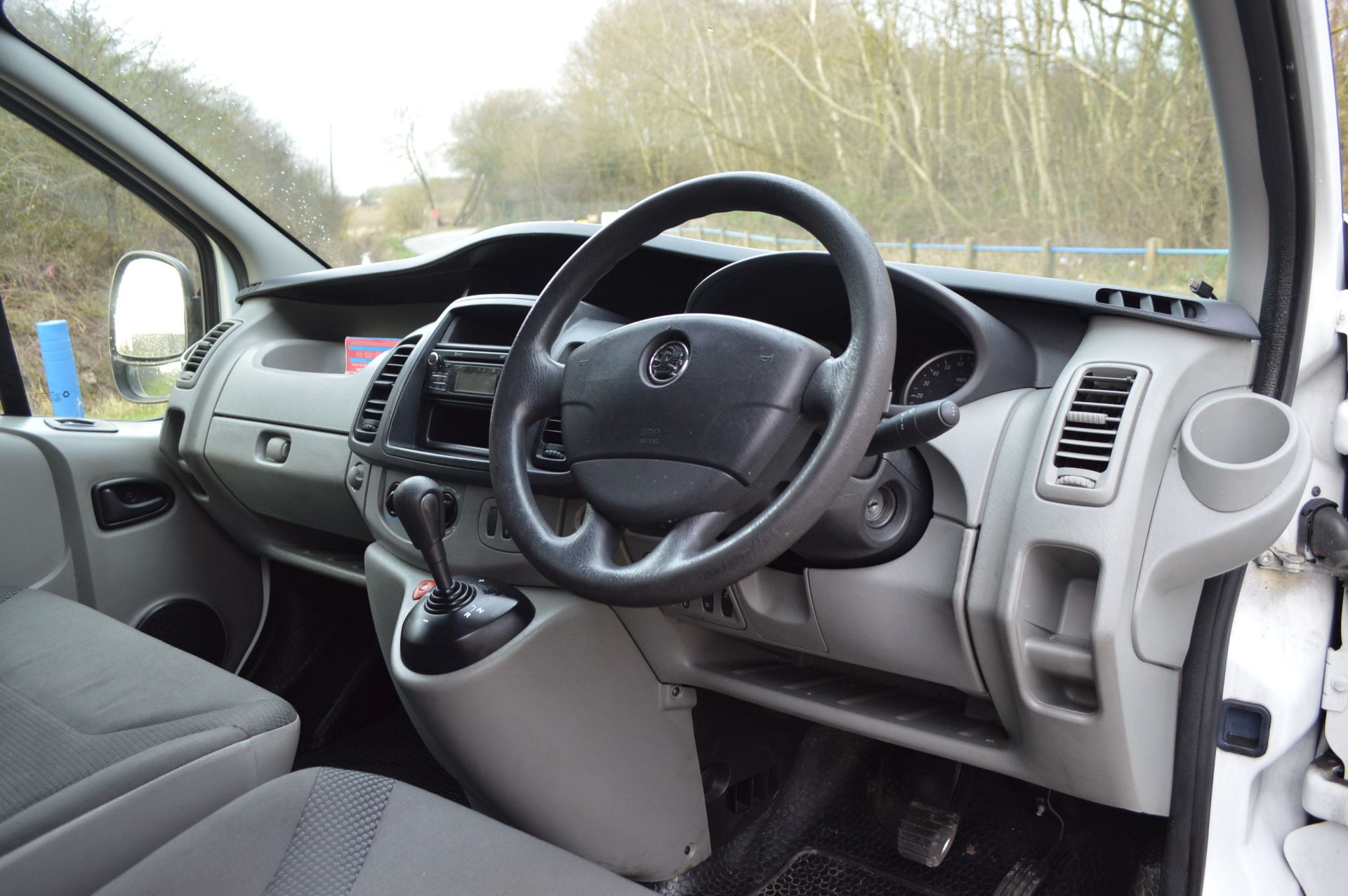 2014/14 REG VAUXHALL VIVARO 2700 CDTI SEMI-AUTO 2.0 DIESEL PANEL VAN, SHOWING 1 FORMER KEEPER - Image 20 of 26