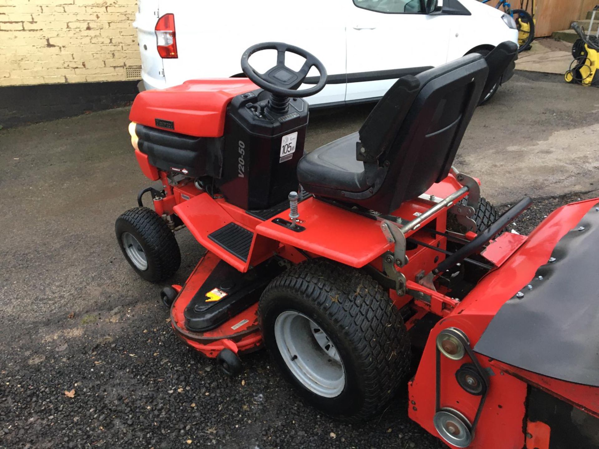 WESTWOOD V20-50 RIDE ON LAWN MOWER / LAWN TRACTOR, YEAR 2006 *NO VAT* - Image 4 of 8