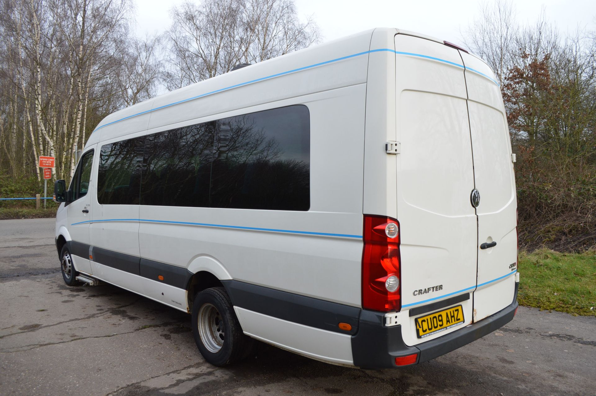 2009/09 REG VOLKSWAGEN CRAFTER 17 SEATER 5 TON MINIBUS / COACH 2.5 DIESEL, SHOWING 2 FORMER KEEPERS - Image 4 of 25