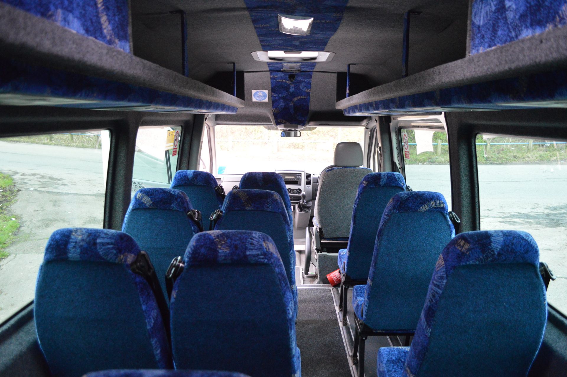 2009/09 REG VOLKSWAGEN CRAFTER 17 SEATER 5 TON MINIBUS / COACH 2.5 DIESEL, SHOWING 2 FORMER KEEPERS - Image 12 of 25