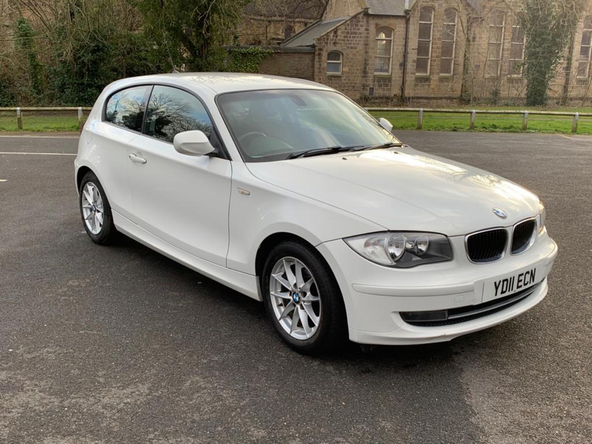 2011/11 REG BMW 116D SE 2.0 DIESEL WHITE 3 DOOR HATCHBACK, SHOWING 2 FORMER KEEPERS *NO VAT*