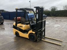 2003 CLARK C30, 3 TON GAS FORKLIFT, RUNS AND OPERATES AS IT SHOULD *PLUS VAT*