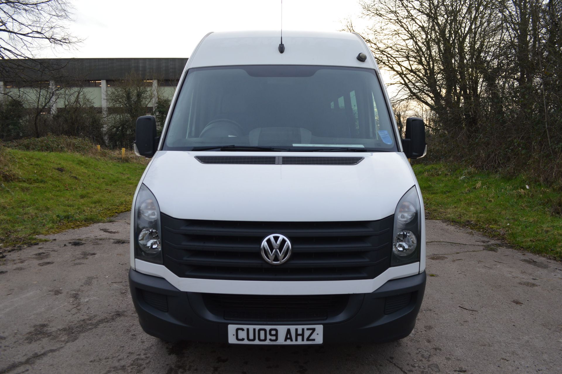 2009/09 REG VOLKSWAGEN CRAFTER 17 SEATER 5 TON MINIBUS / COACH 2.5 DIESEL, SHOWING 2 FORMER KEEPERS - Image 2 of 25