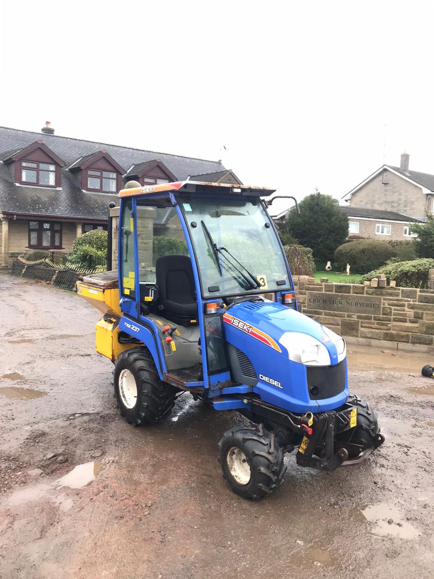 ISEKI TXG237 COMPACT TRACTOR, FULL GLASS CAB, ONLY 411 HOURS, YEAR 2011 *PLUS VAT*
