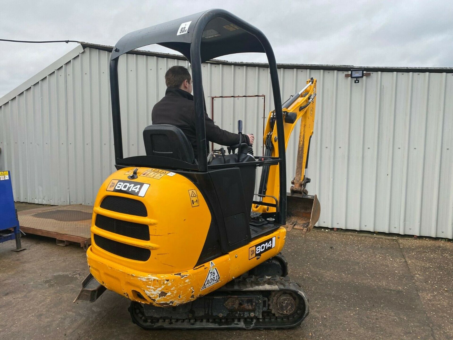 JCB 8014 CTS MINI DIGGER, YEAR 2016, ONLY 935 HOURS, COMPLETE WITH DIGGING BUCKET *PLUS VAT* - Image 3 of 8