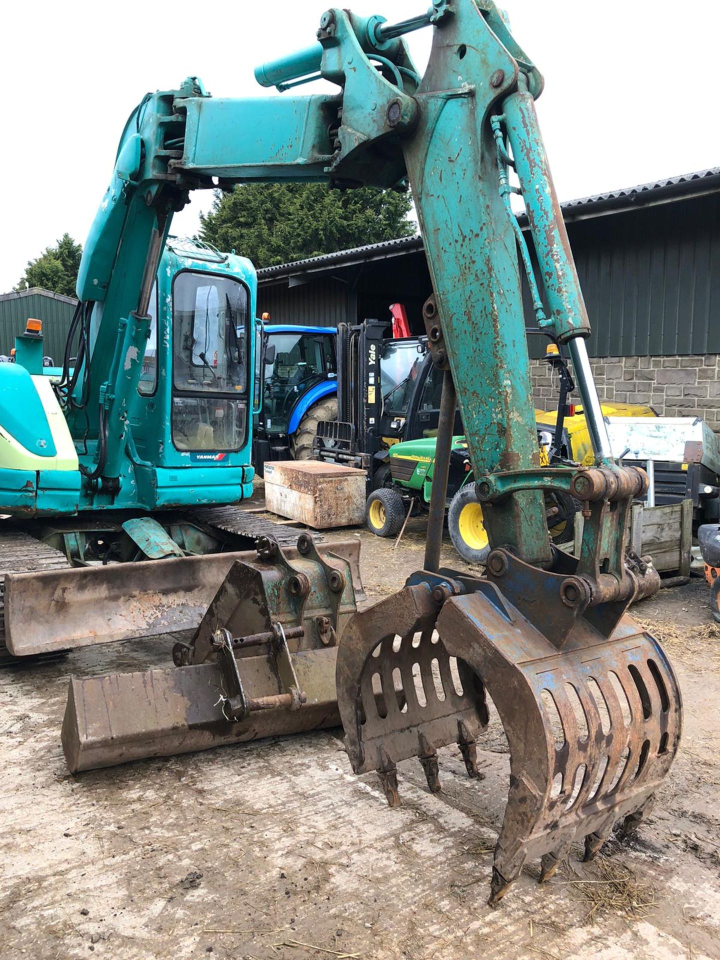 YANMAR B7U 7 TON TRACKED DIGGER / EXCAVATOR, STEEL TRACKS, C/W 2 X BUCKETS & GRAB, 2 SPEED TRACKING - Image 2 of 6