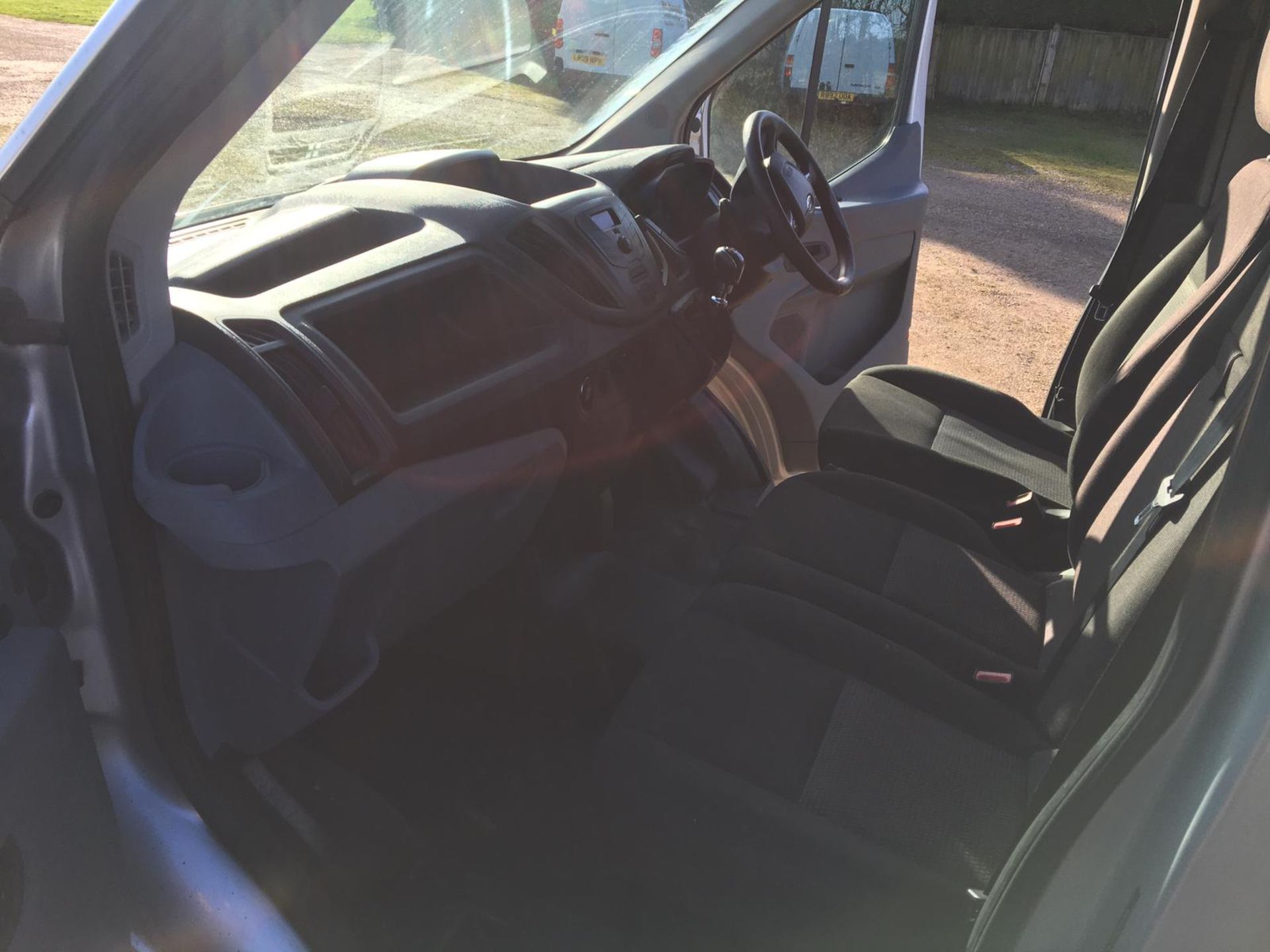 2014/64 REG FORD TRANSIT 350 2.2 DIESEL SILVER PANEL VAN, SHOWING 0 FORMER KEEPERS *NO VAT* - Image 9 of 11