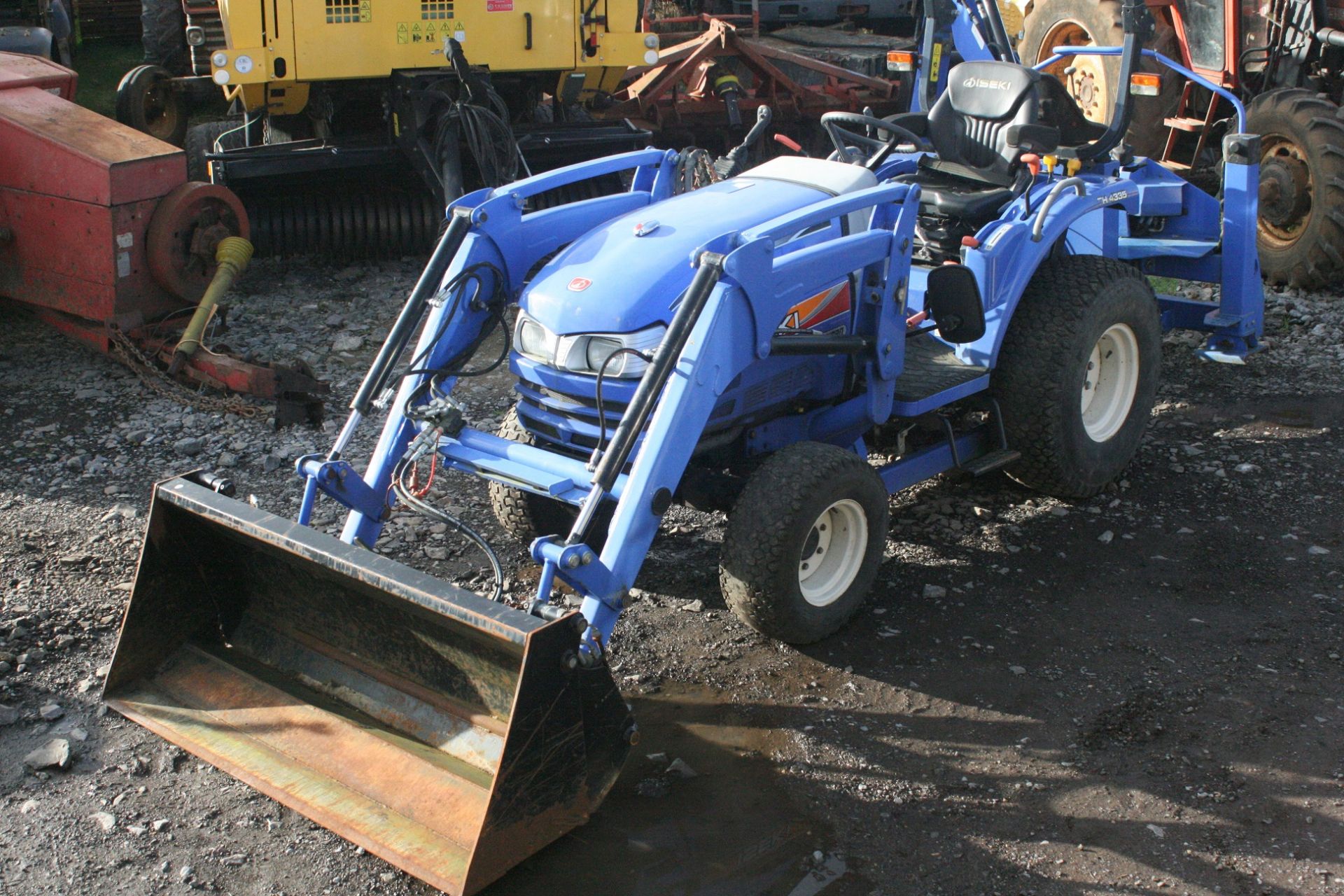 ISEKI TY4335 HYDROSTATIC TRACTOR C/W FRONT LOADER & BACKHOE, ONLY 374 HOURS *PLUS VAT* - Image 5 of 8