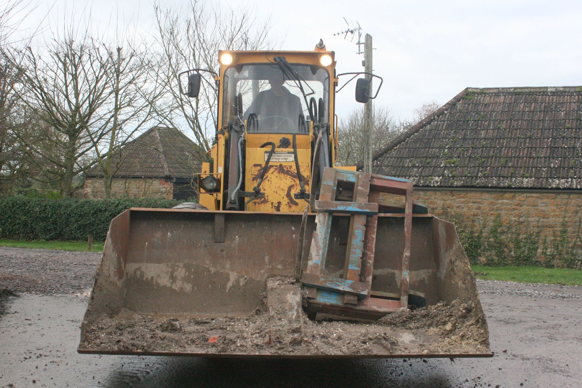 VOLVO L50 LOADING SHOVEL WITH HIGH TIP BUCKET AND PALLET FORKS *PLUS VAT* - Image 2 of 8