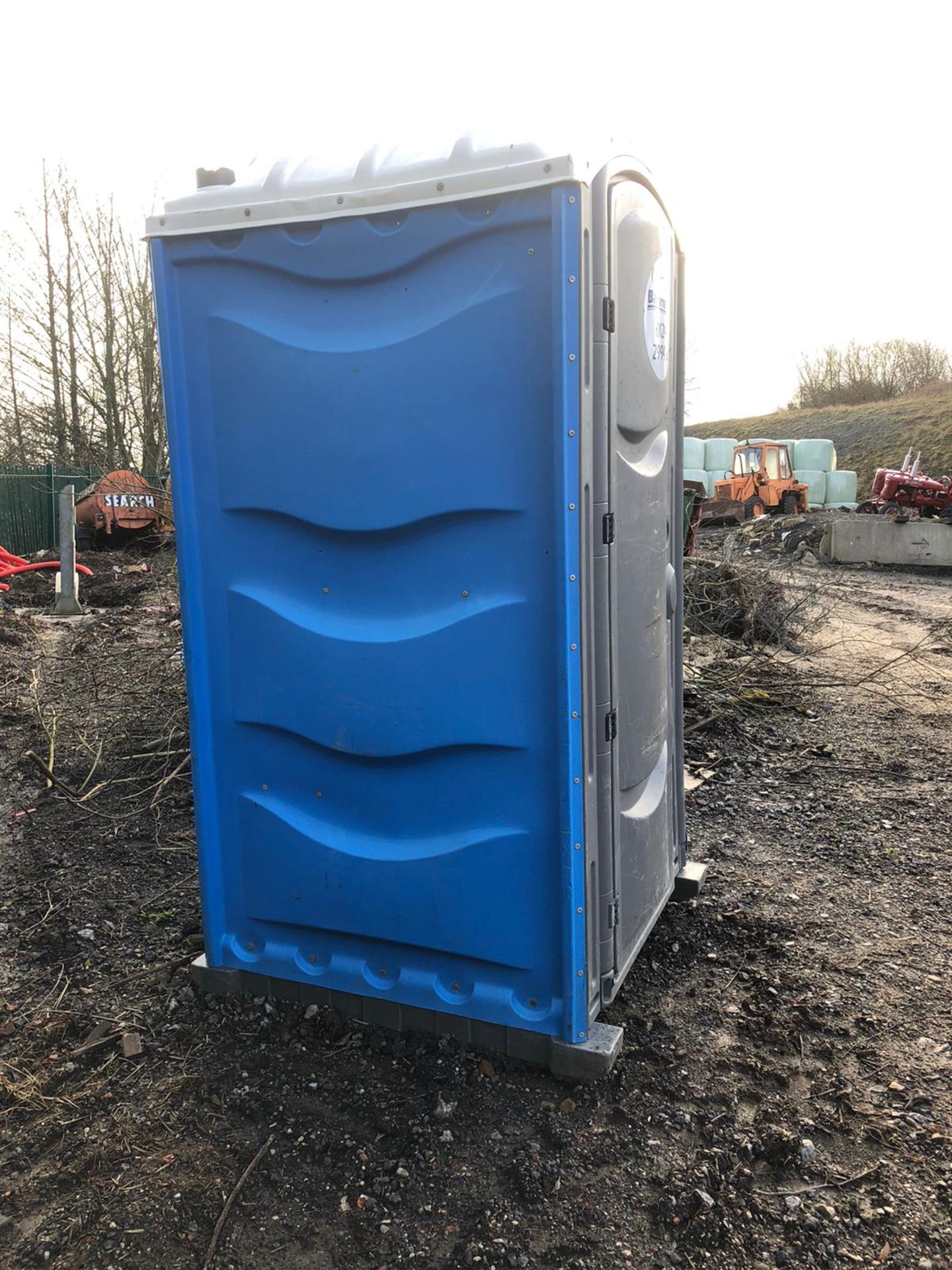 PORTABLE TOILET BLOCK - UP TO 9 AVAILABLE *PLUS VAT* - Image 3 of 4