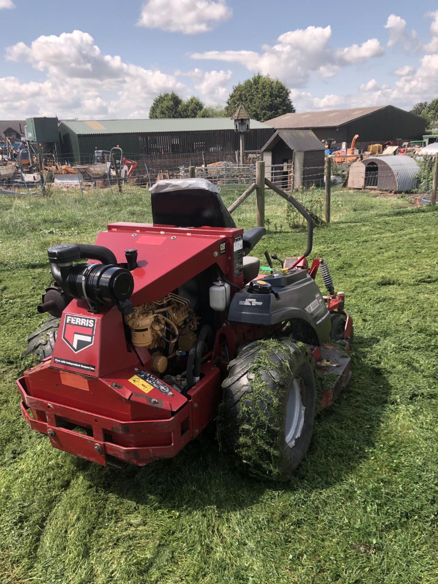 FERRIS IS5000 ZERO TURN RIDE ON LAWN MOWER, RUNS, WORKS AND CUTS, ONLY 1093 HOURS *PLUS VAT* - Image 3 of 7