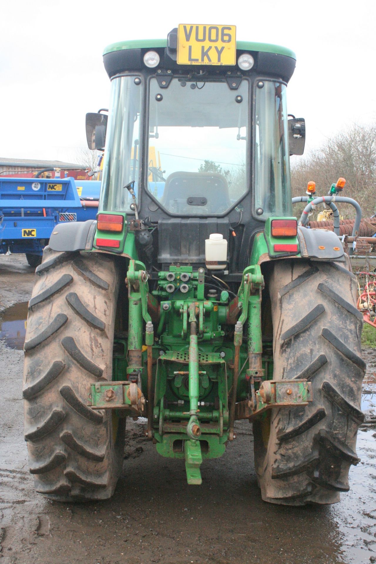 JOHN DEERE 5615F TRACTOR, SHOWING 4073 HOURS, GOOD CONDITION, GOOD YEAR TYRES, READY FOR WORK - Image 4 of 8