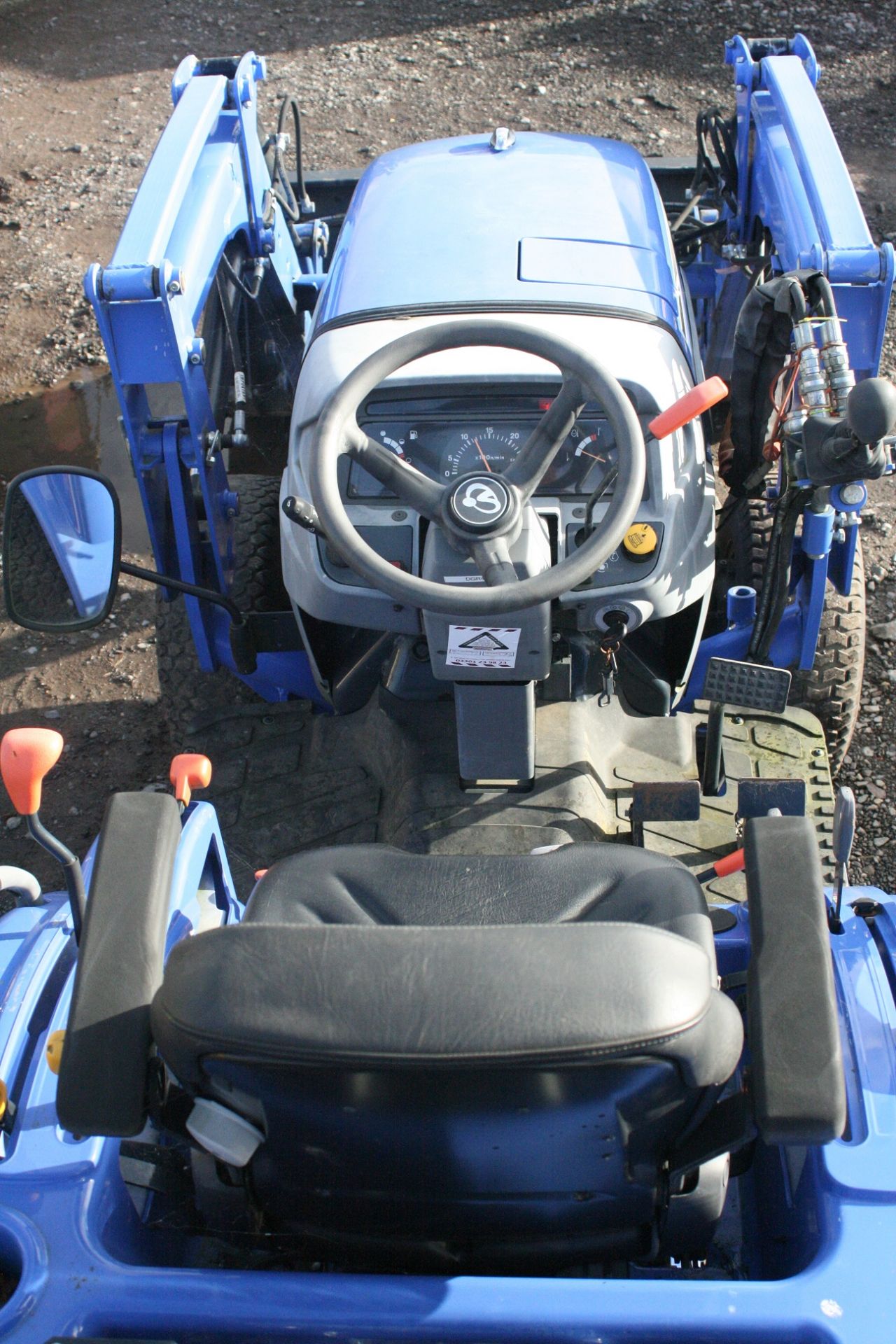 ISEKI TY4335 HYDROSTATIC TRACTOR C/W FRONT LOADER & BACKHOE, ONLY 374 HOURS *PLUS VAT* - Image 6 of 8