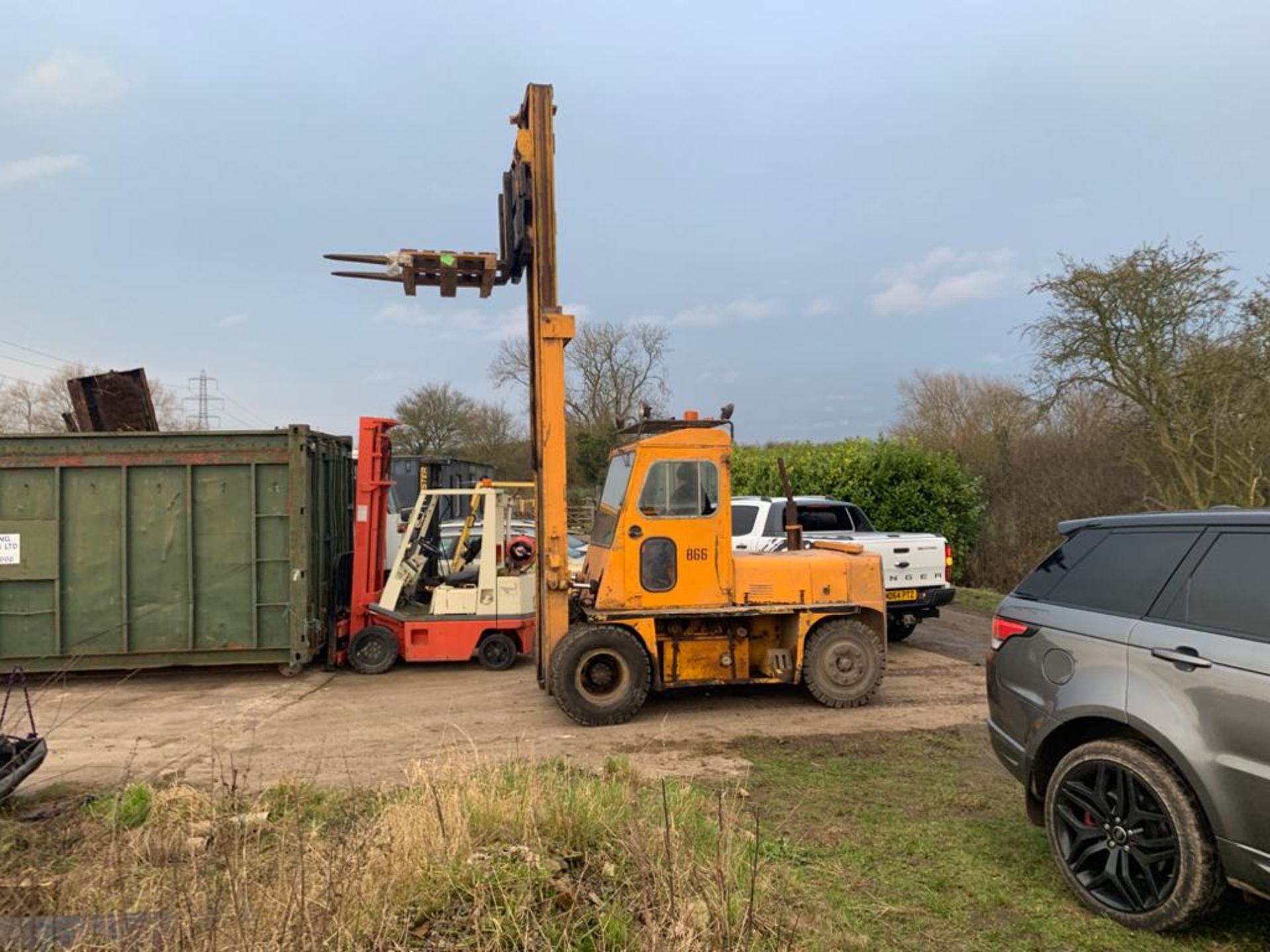 6 TON TWIN WHEEL DIESEL FORKLIFT, GOOD TYRES, 2 SPEED FORWARD & REVERSE, RUNS, WORKS & LIFTS - Image 4 of 14