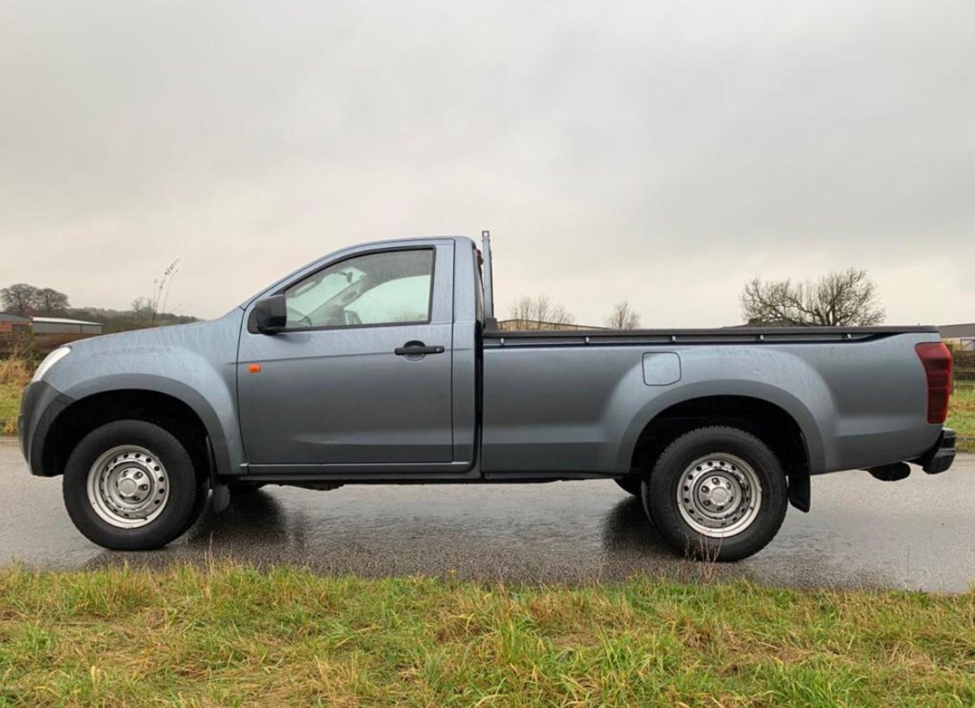 2015/15 REG ISUZU D-MAX S/C TWIN TURBO 4X4 TD 2.5 DIESEL PICK-UP, SHOWING 0 FORMER KEEPERS *NO VAT* - Image 2 of 10