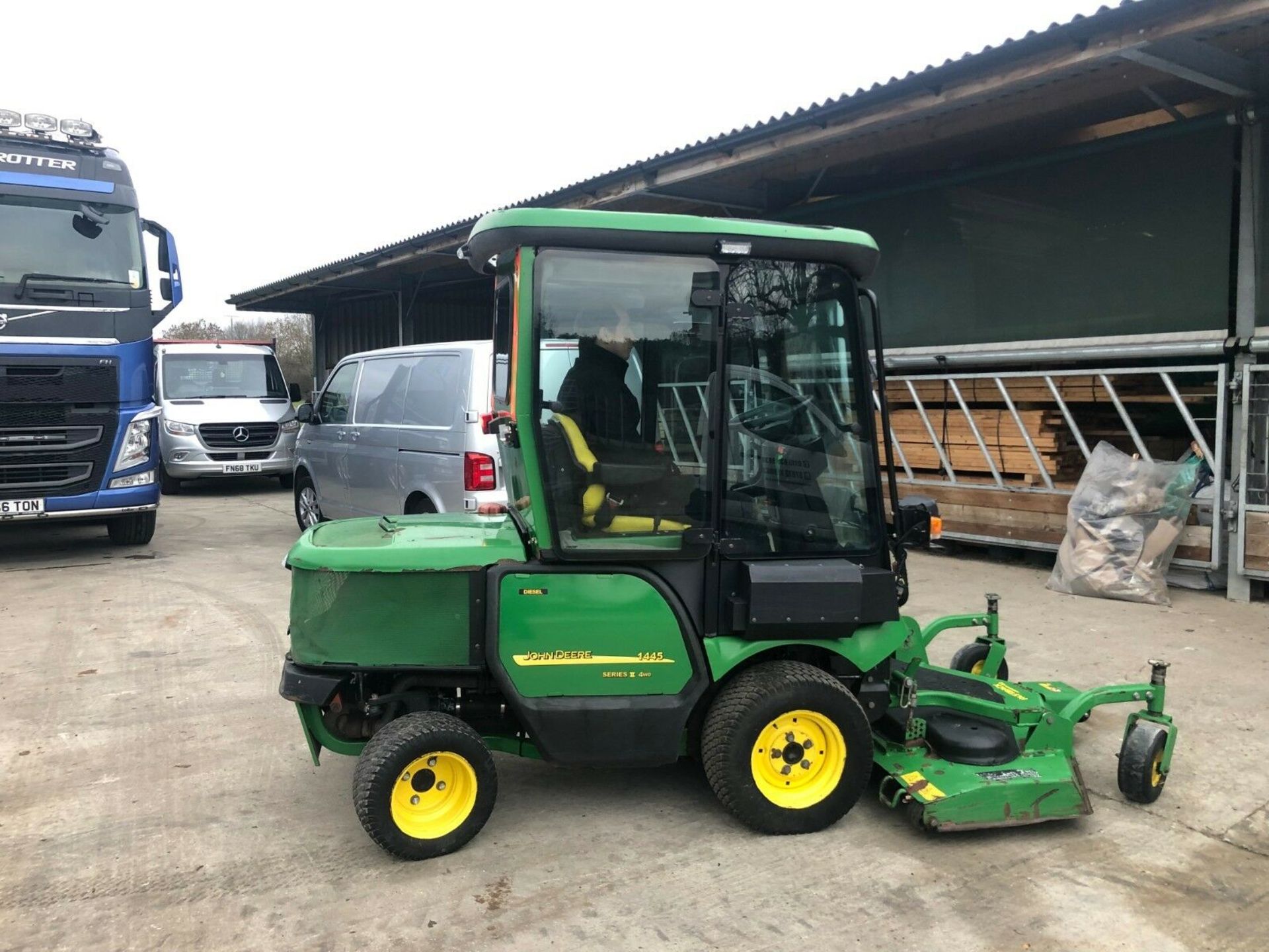 JOHN DEERE 1445 UPFRONT ROTARY MOWER, 2672 HOURS GENUINE, 62 REG *PLUS VAT* - Image 2 of 7