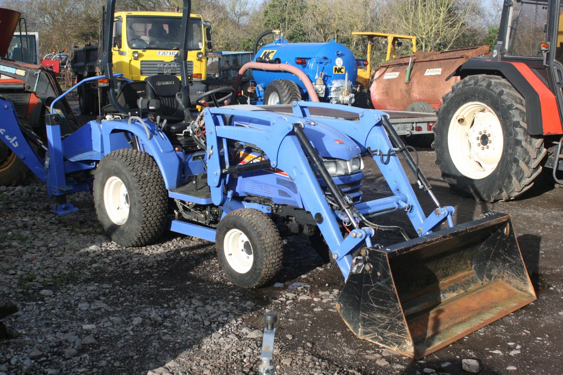 ISEKI TY4335 HYDROSTATIC TRACTOR C/W FRONT LOADER & BACKHOE, ONLY 374 HOURS *PLUS VAT*