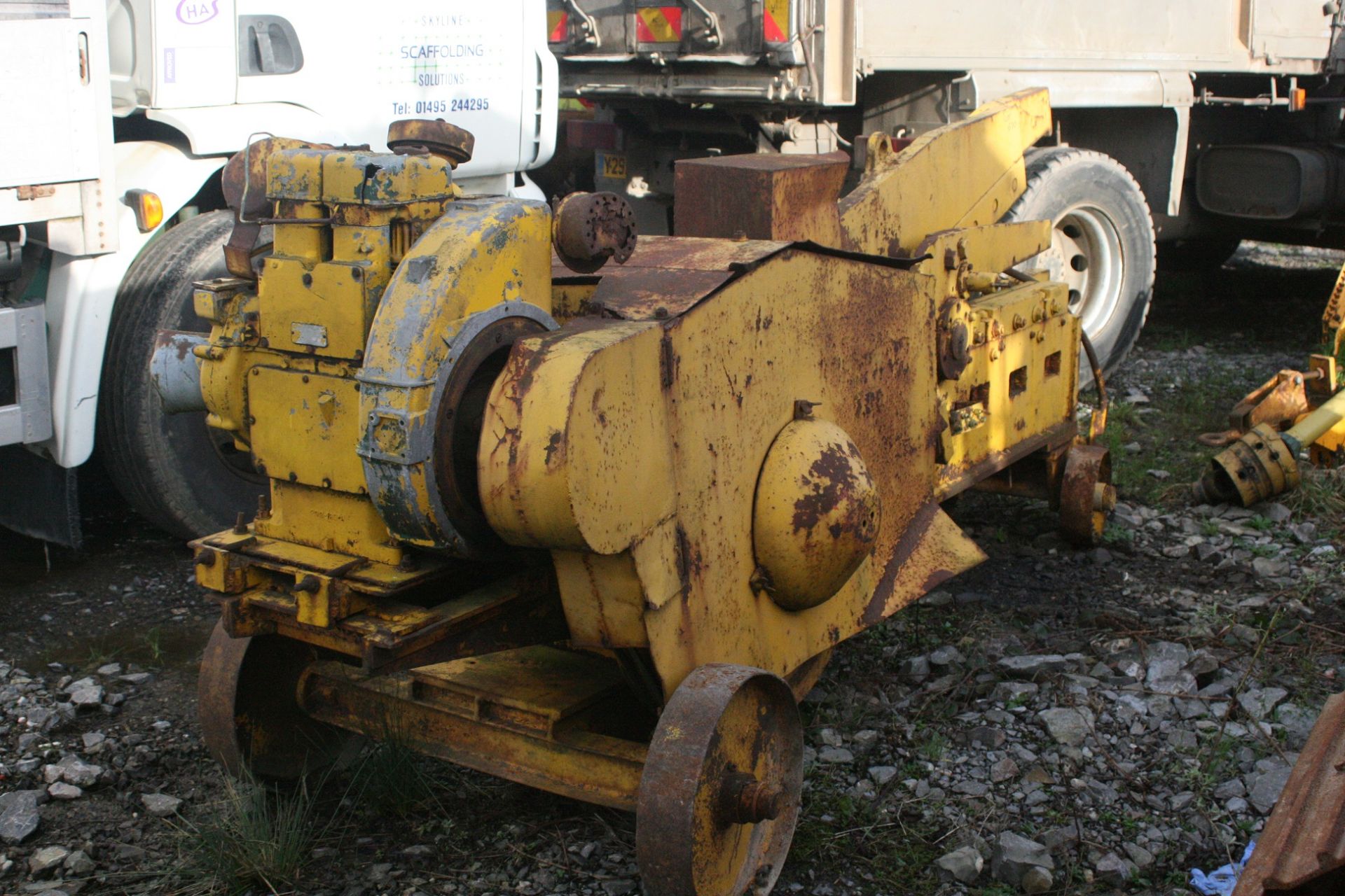 SCRAP METAL SHEAR FITTED WITH A LISTER 2 CYLINDER DIESEL HAND START ENGINE (UNTESTED) *PLUS VAT* - Image 4 of 6