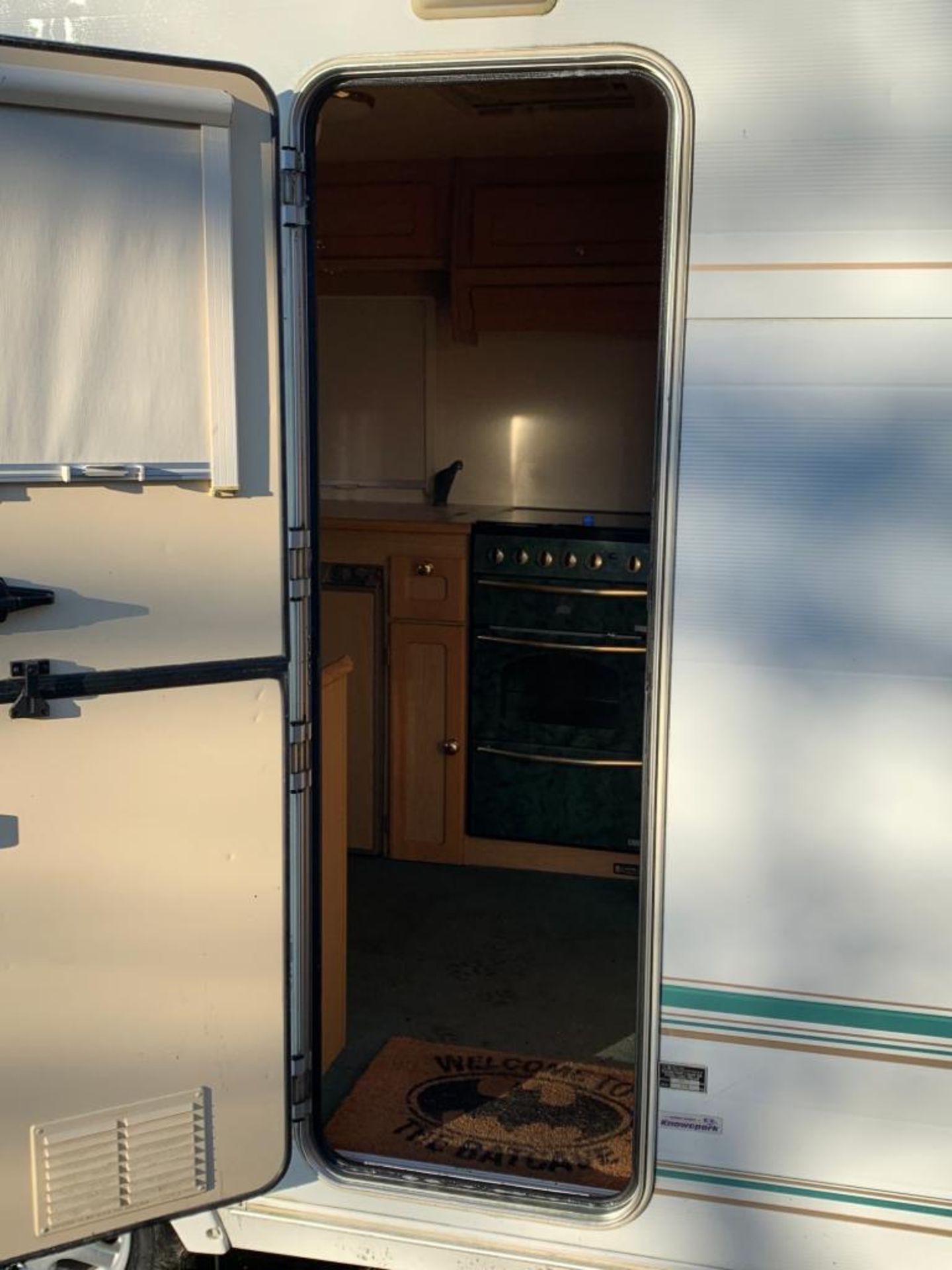 LUNAR CLUBMAN 475-CK SINGLE AXLE 2 BERTH CARAVAN *NO VAT* - Image 17 of 32