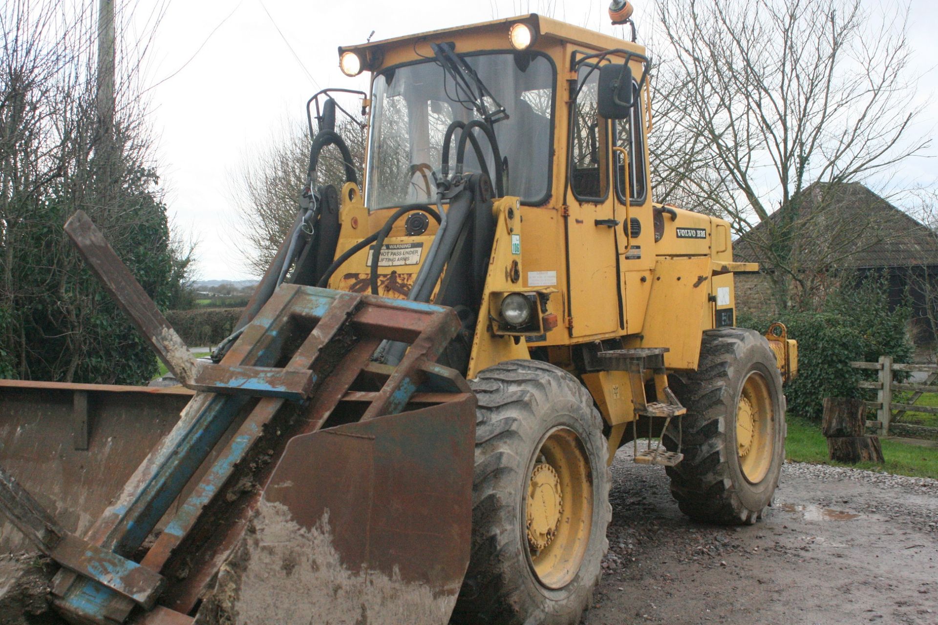 VOLVO L50 LOADING SHOVEL WITH HIGH TIP BUCKET AND PALLET FORKS *PLUS VAT* - Image 4 of 8