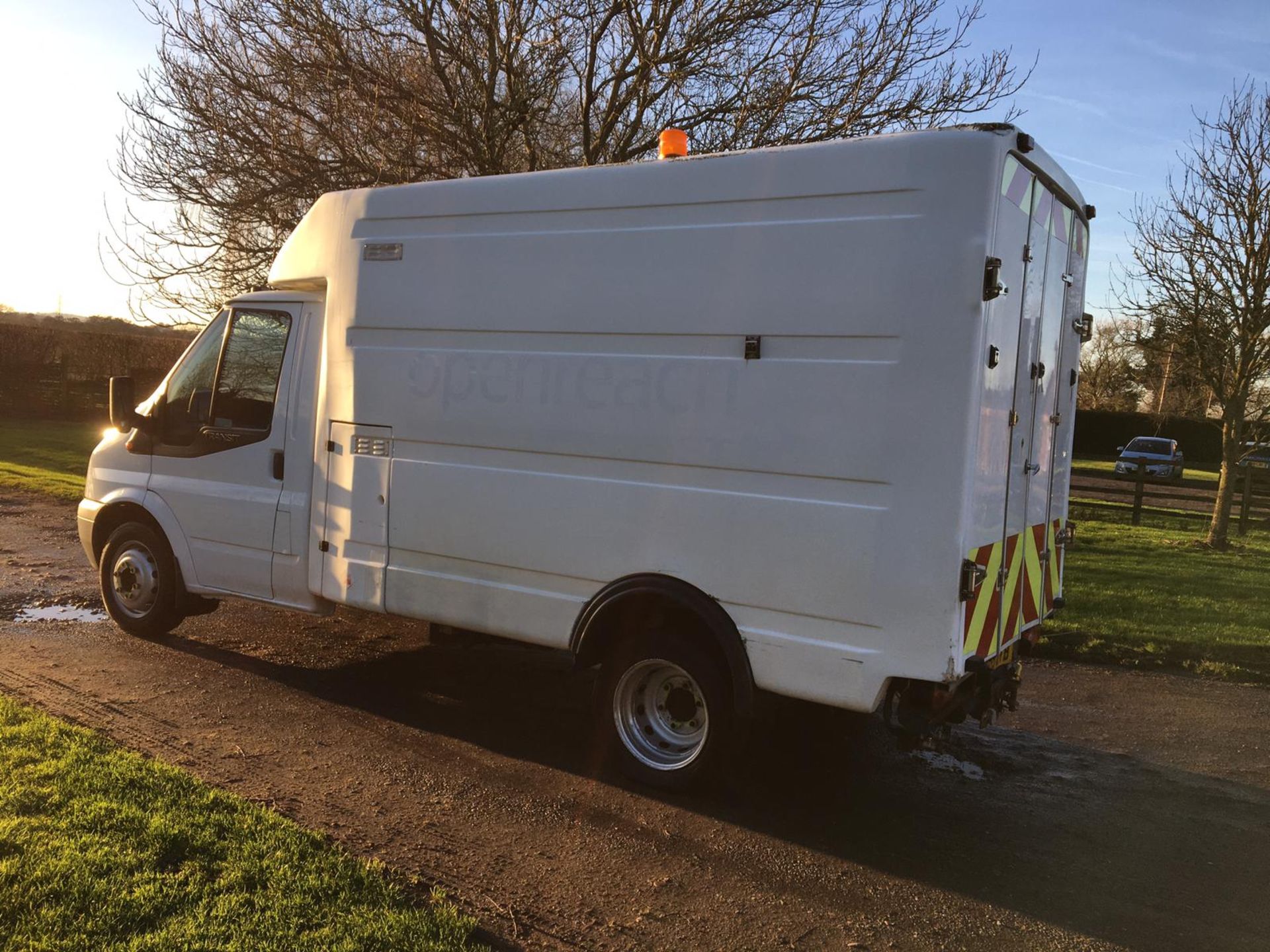 2009/59 REG FORD TRANSIT 100 T350M RWD COMPRESSOR & ELECTRICS VAN, SHOWING 0 FORMER KEEPERS - Image 5 of 13