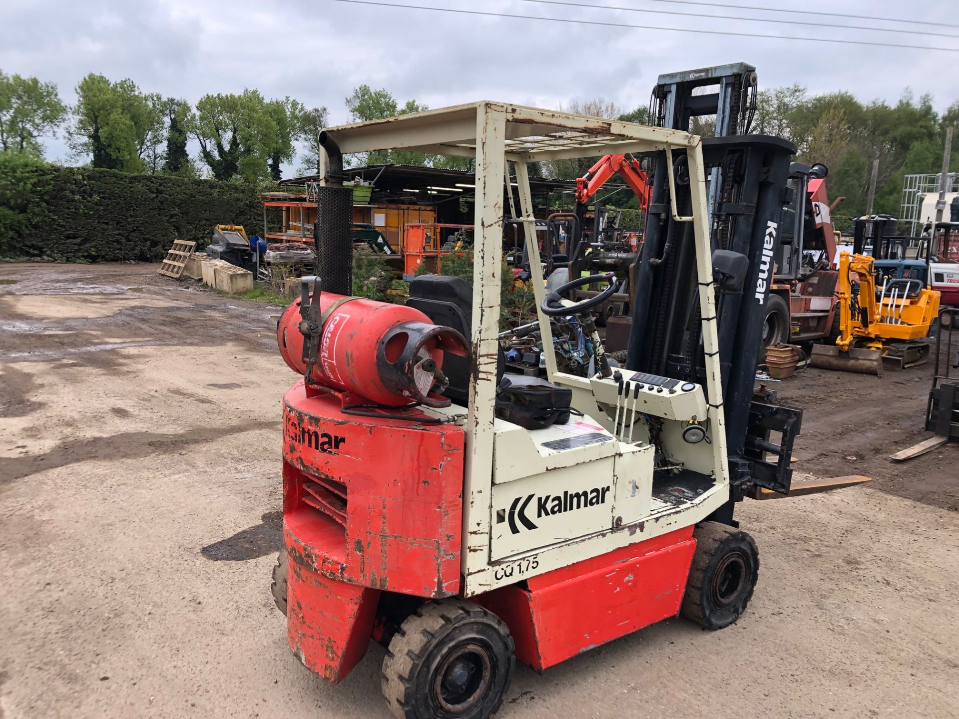 KALMAR 1.75 TON GAS FORKLIFT, GOOD TRANSMISSION, AND HYDRAULICS *PLUS VAT* - Image 2 of 5