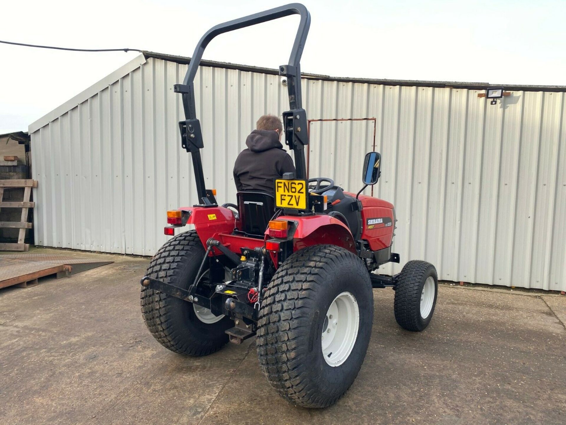 COMPACT TRACTOR SHIBAURA ST333, 33HP, 4 WHEEL DRIVE, YEAR 2012, ONLY 685 HOURS GENUINE FROM NEW - Image 8 of 9