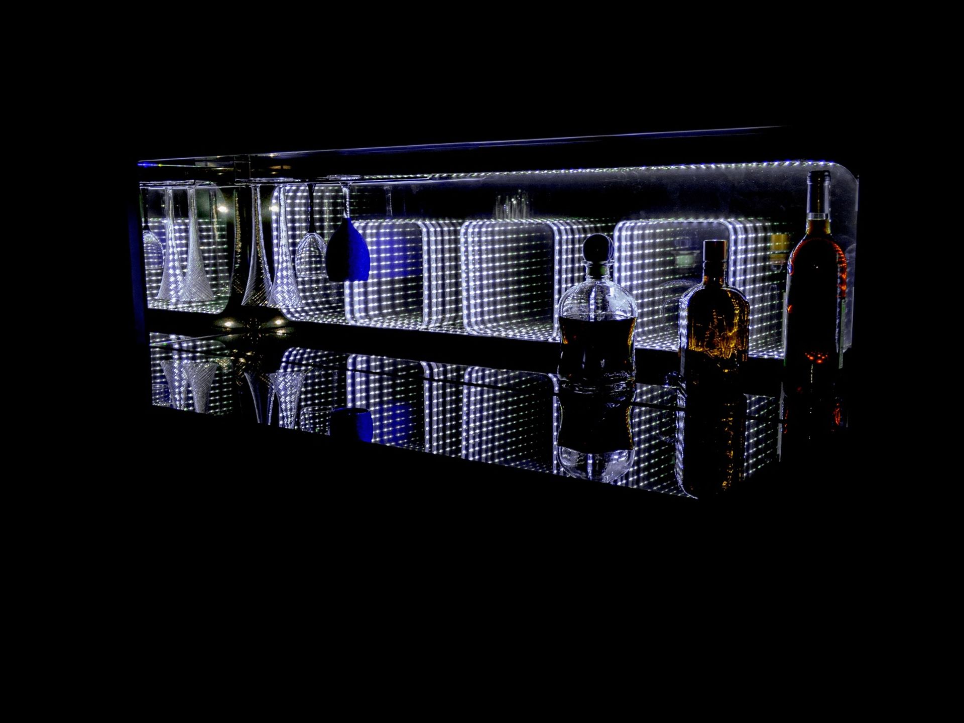 HIGH-QUALITY HAND MADE PIANO BAR, CAPACITY FOR 60 BOTTLES, PERFEC GIFT OR EXHIBITION PIECE *NO VAT* - Image 8 of 8