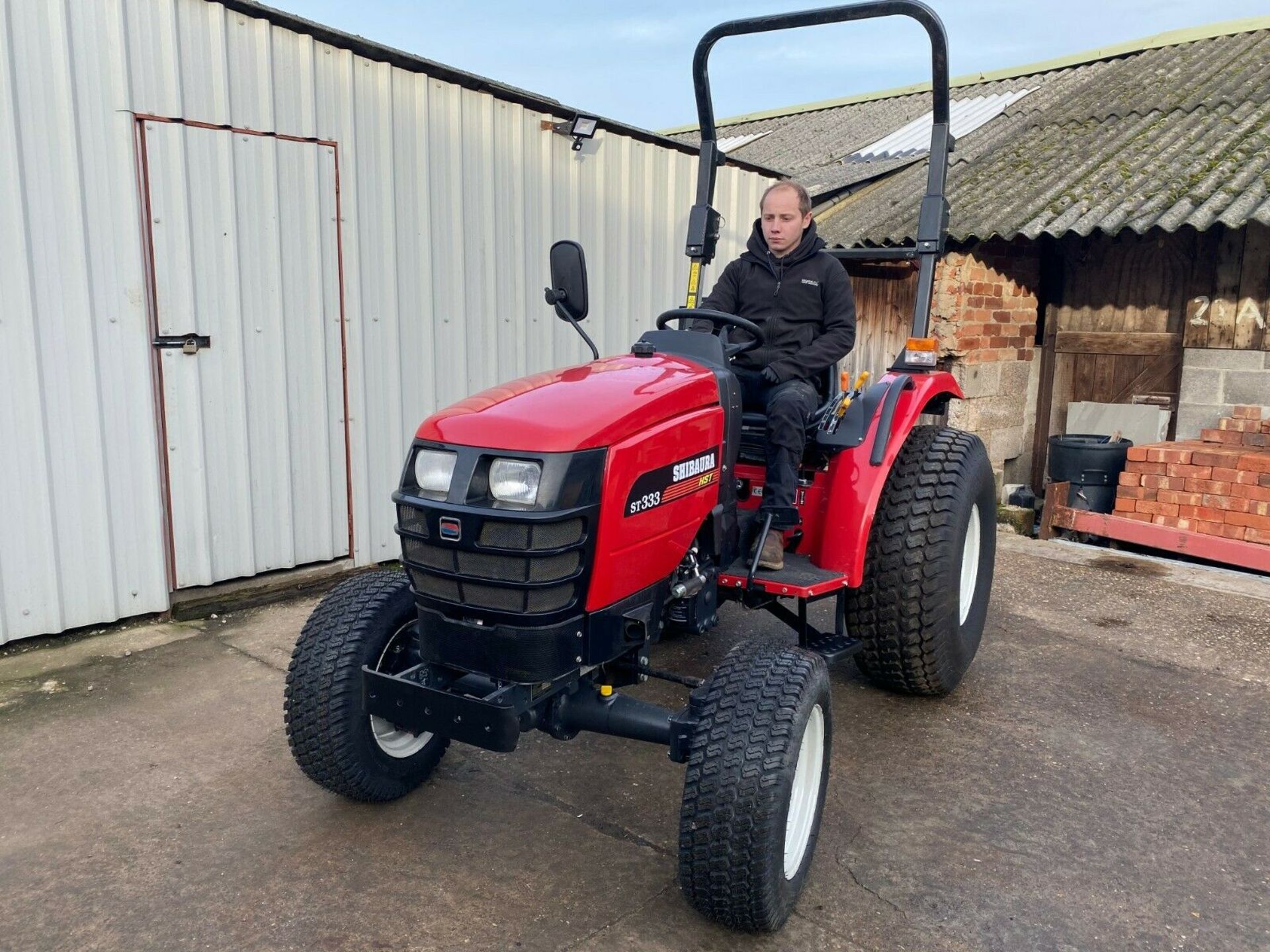 COMPACT TRACTOR SHIBAURA ST333, 33HP, 4 WHEEL DRIVE, YEAR 2012, ONLY 685 HOURS GENUINE FROM NEW - Image 5 of 9