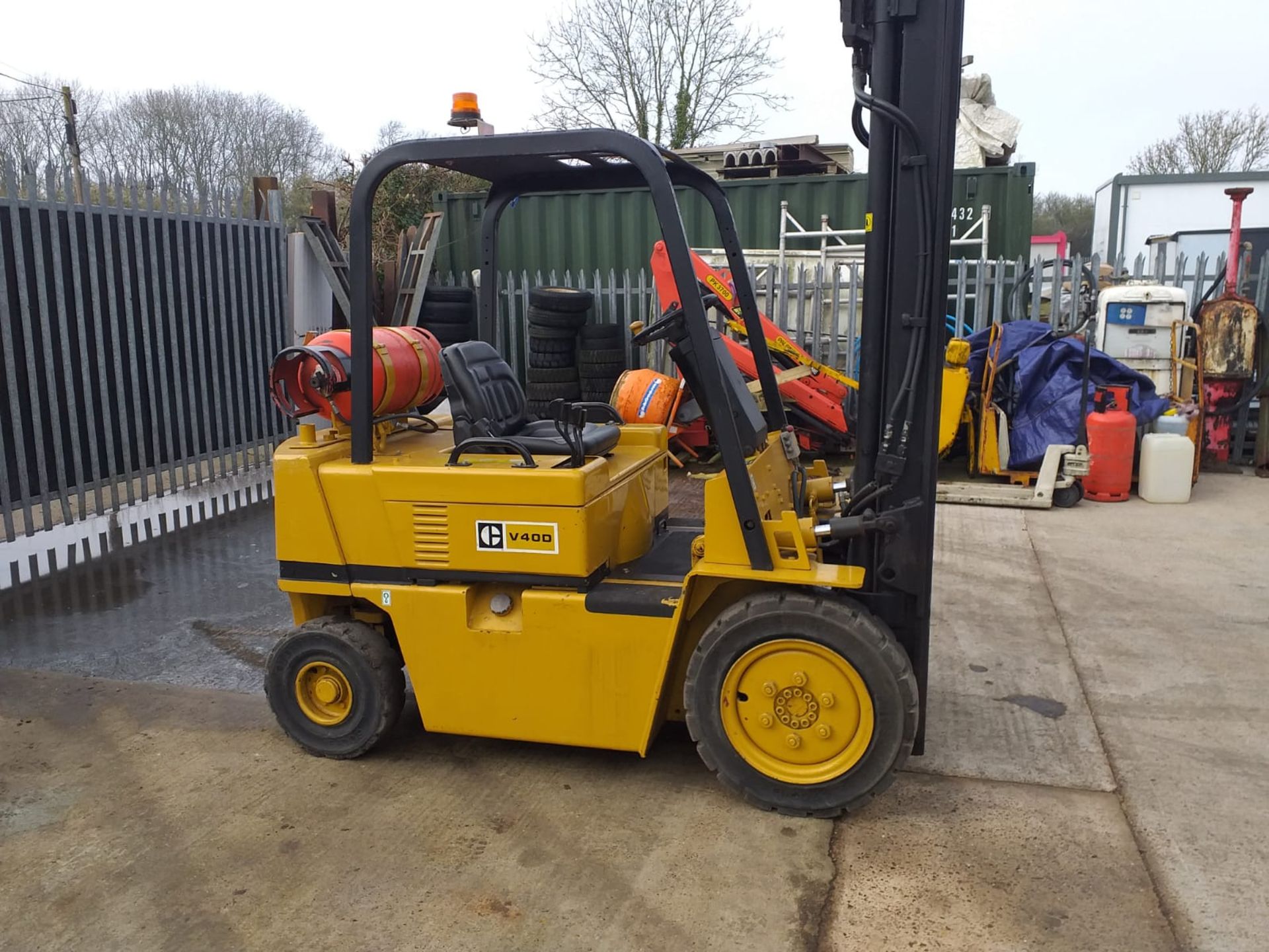 CATERPILLAR V40D GAS FORKLIFT, CAPACITY 2000 KG, LIFT HEIGHT 4000 MM, 12,511 HOURS, RUNS & WORKS - Image 5 of 14