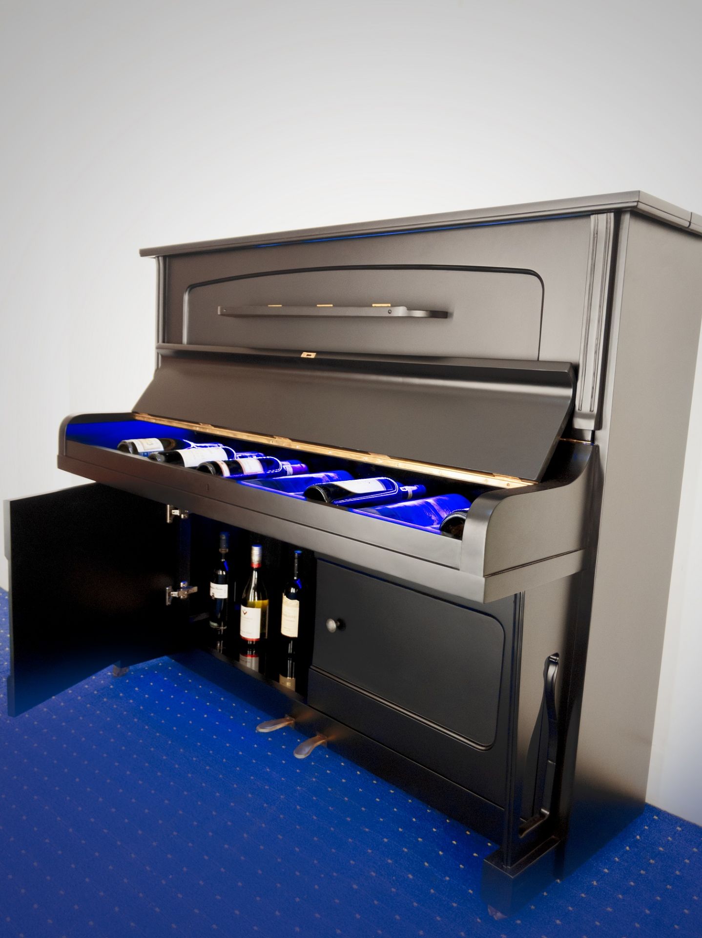 HIGH-QUALITY HAND MADE PIANO BAR, CAPACITY FOR 60 BOTTLES, PERFEC GIFT OR EXHIBITION PIECE *NO VAT* - Image 4 of 8