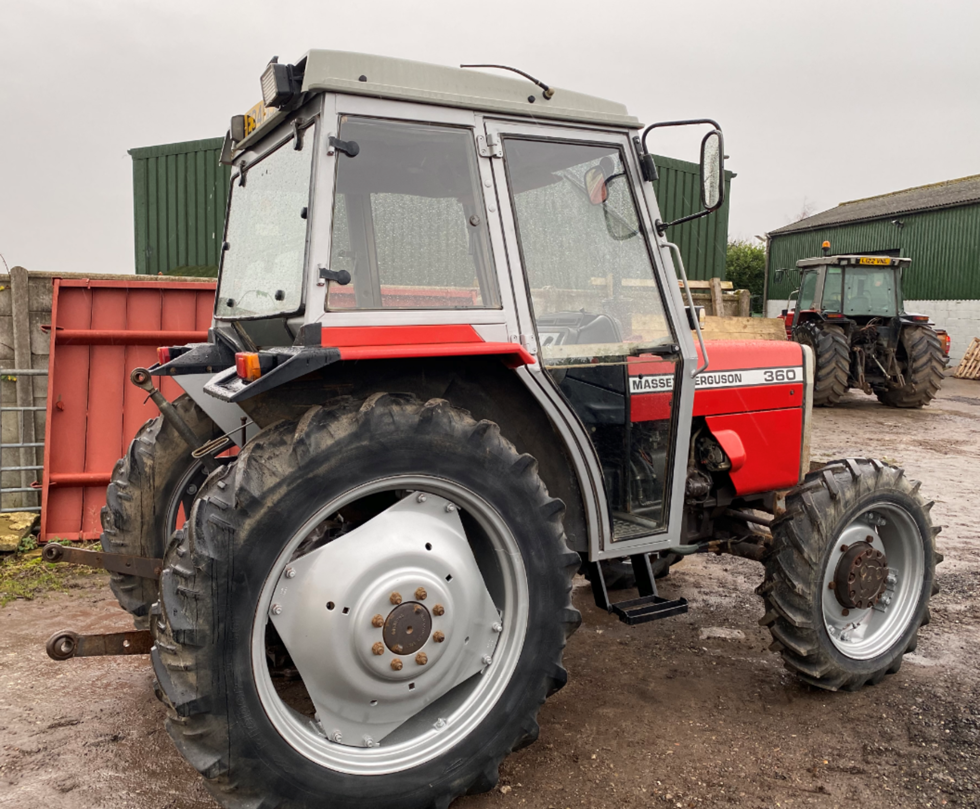 MASSEY FERGUSON 360 TRACTOR, 4 WHEEL DRIVE, YEAR 1987/88, STARTS, RUNS & DRIVES WELL - EX NURSERY - Image 3 of 4