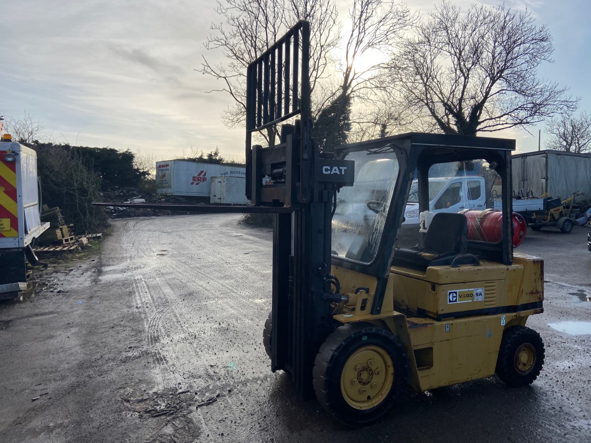 CAT V50D GAS FORKLIFT, CONTAINER SPEC MAST, 4 METER LIFT HEIGHT, ORIGINAL CONDITION *PLUS VAT* - Image 4 of 7