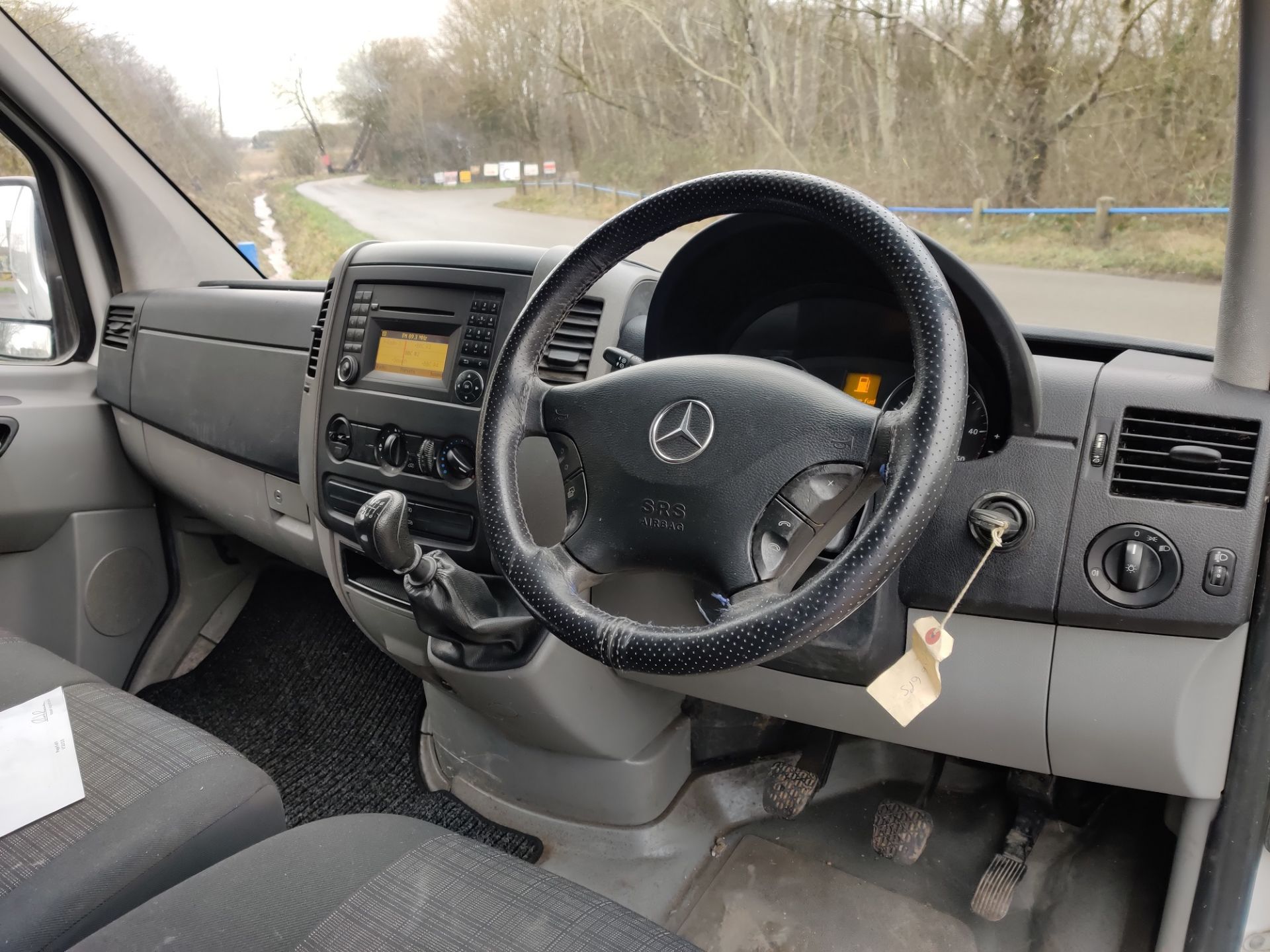 2010/10 REG MERCEDES-BENZ SPRINTER 313 CDI 2.2 DIESEL WHITE PANEL VAN, SHOWING 2 FORMER KEEPERS - Image 13 of 16