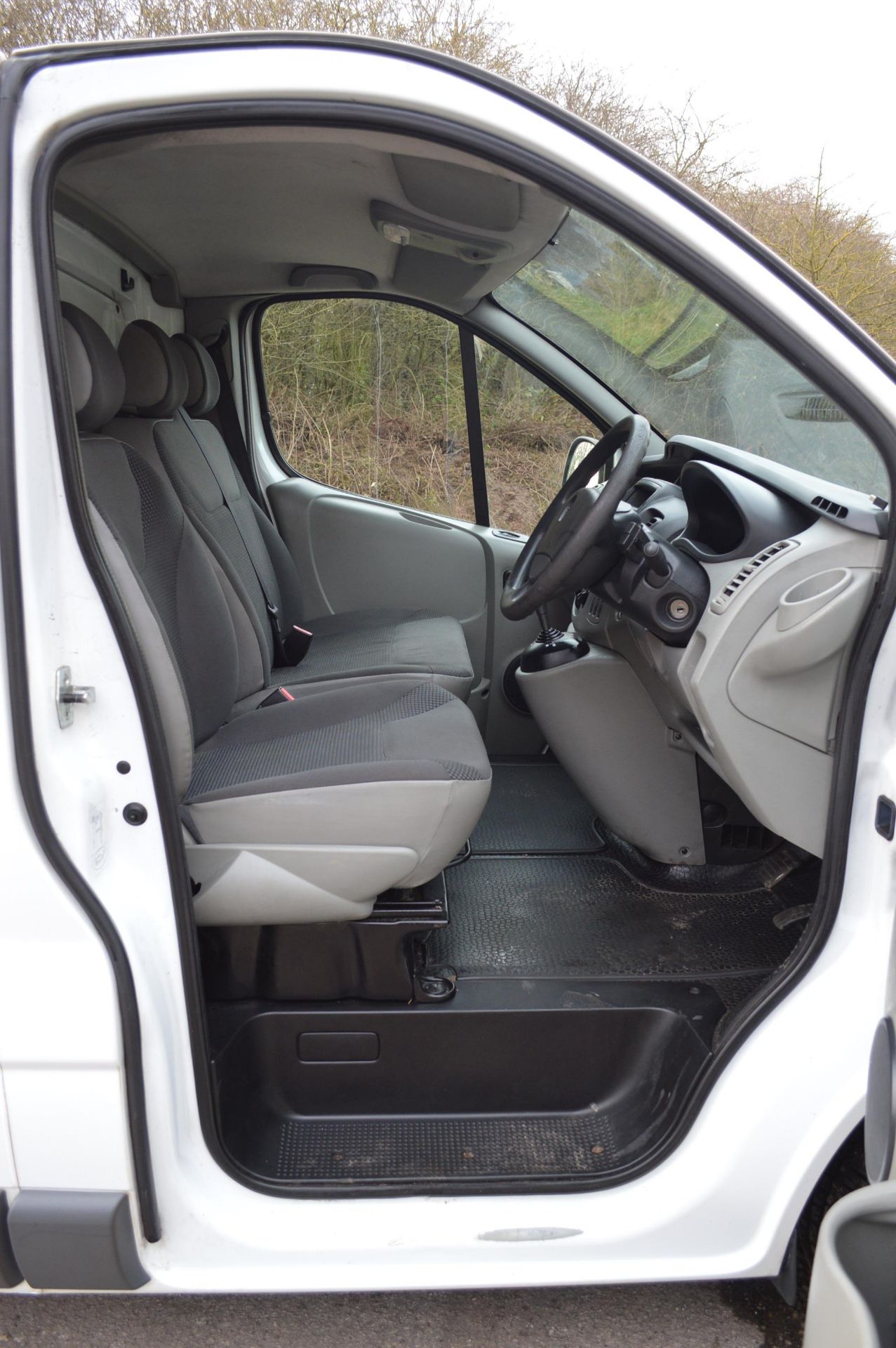 2014/14 REG VAUXHALL VIVARO 2700 CDTI SEMI-AUTO 2.0 DIESEL PANEL VAN, SHOWING 1 FORMER KEEPER - Image 19 of 26