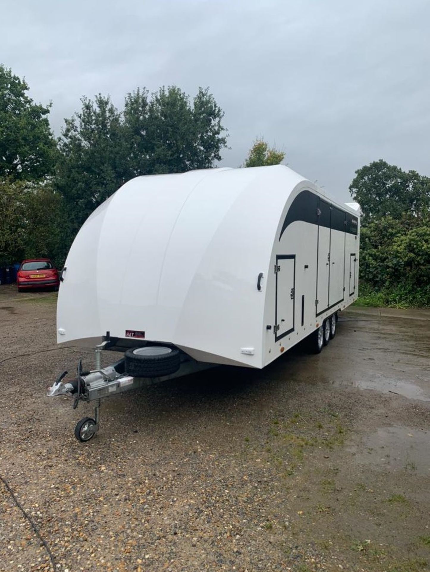 BRIAN JAMES RACE TRANSPORTER 6 TRI-AXLE TRAILER, 386-2060 - ENCLOSED, 6.5M X 2.35M, 3.5T, 13IN WHEEL - Image 4 of 5