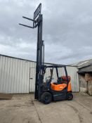 DOOSAN 2 TON GAS FORKLIFT, YEAR 2016, TRIPLE MAST, FREE LIFT, CONTAINER SPEC, SIDE SHIFT, 477 HOURS!