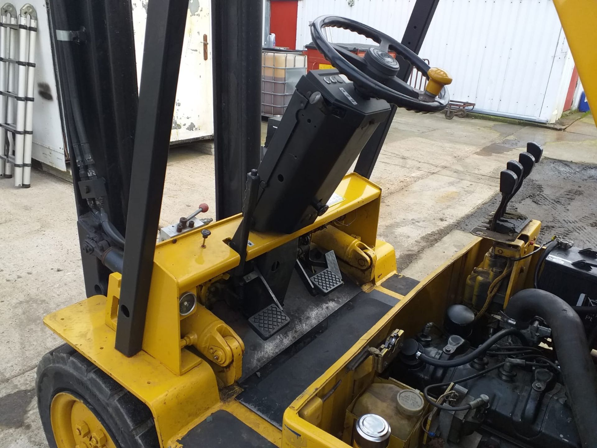 CATERPILLAR V40D GAS FORKLIFT, CAPACITY 2000 KG, LIFT HEIGHT 4000 MM, 12,511 HOURS, RUNS & WORKS - Image 9 of 14