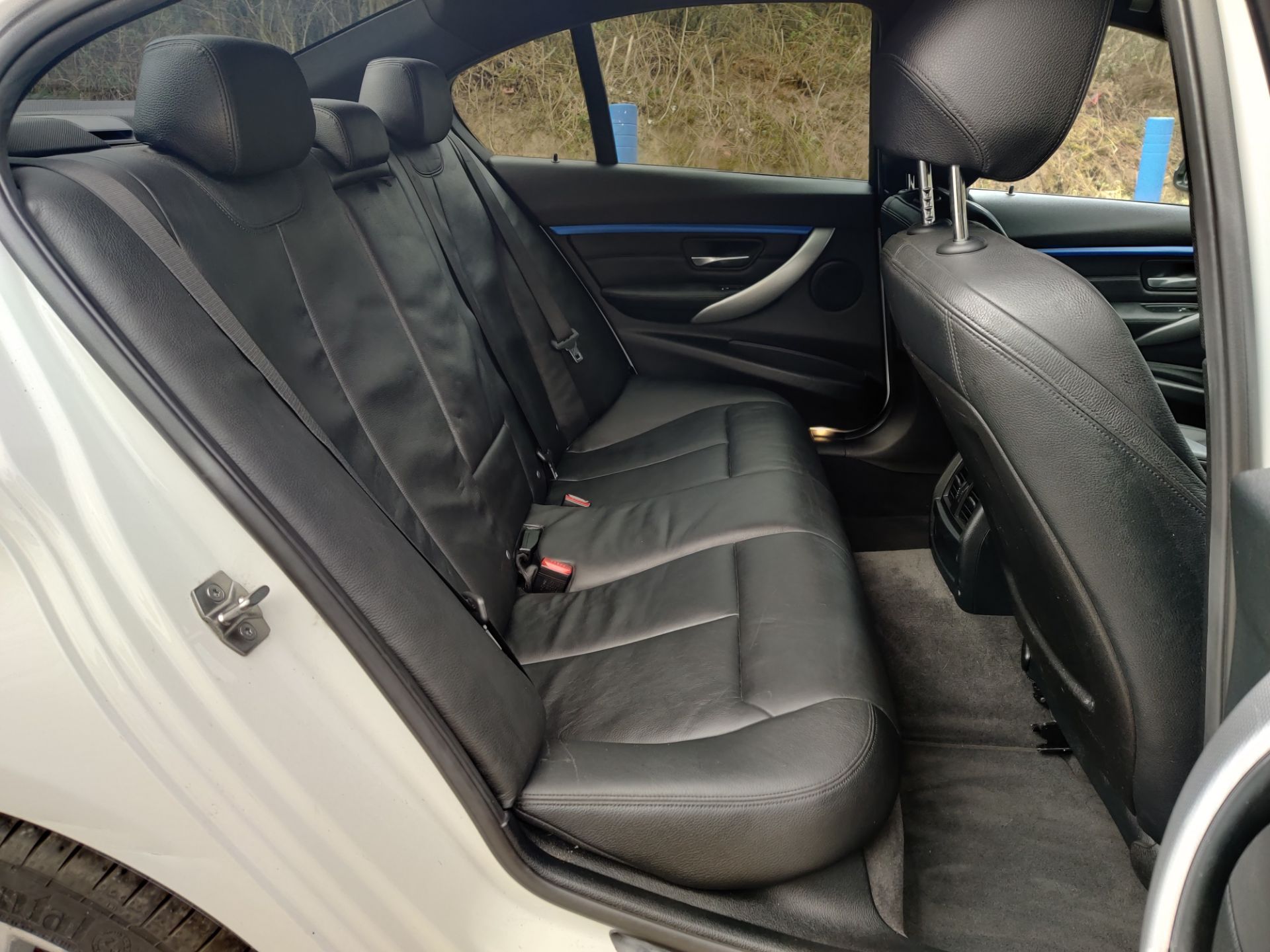 2015/65 REG BMW 318D M SPORT 2.0 DIESEL WHITE 4 DOOR SALOON, SHOWING 0 FORMER KEEPERS *NO VAT* - Image 12 of 23