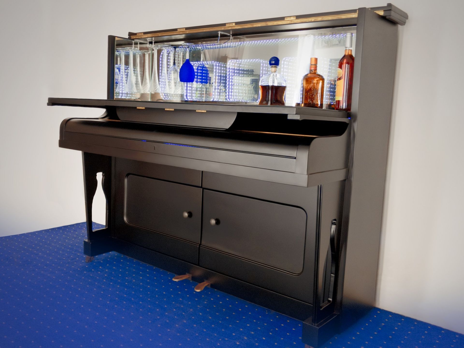 HIGH-QUALITY HAND MADE PIANO BAR, CAPACITY FOR 60 BOTTLES, PERFEC GIFT OR EXHIBITION PIECE *NO VAT* - Image 5 of 8