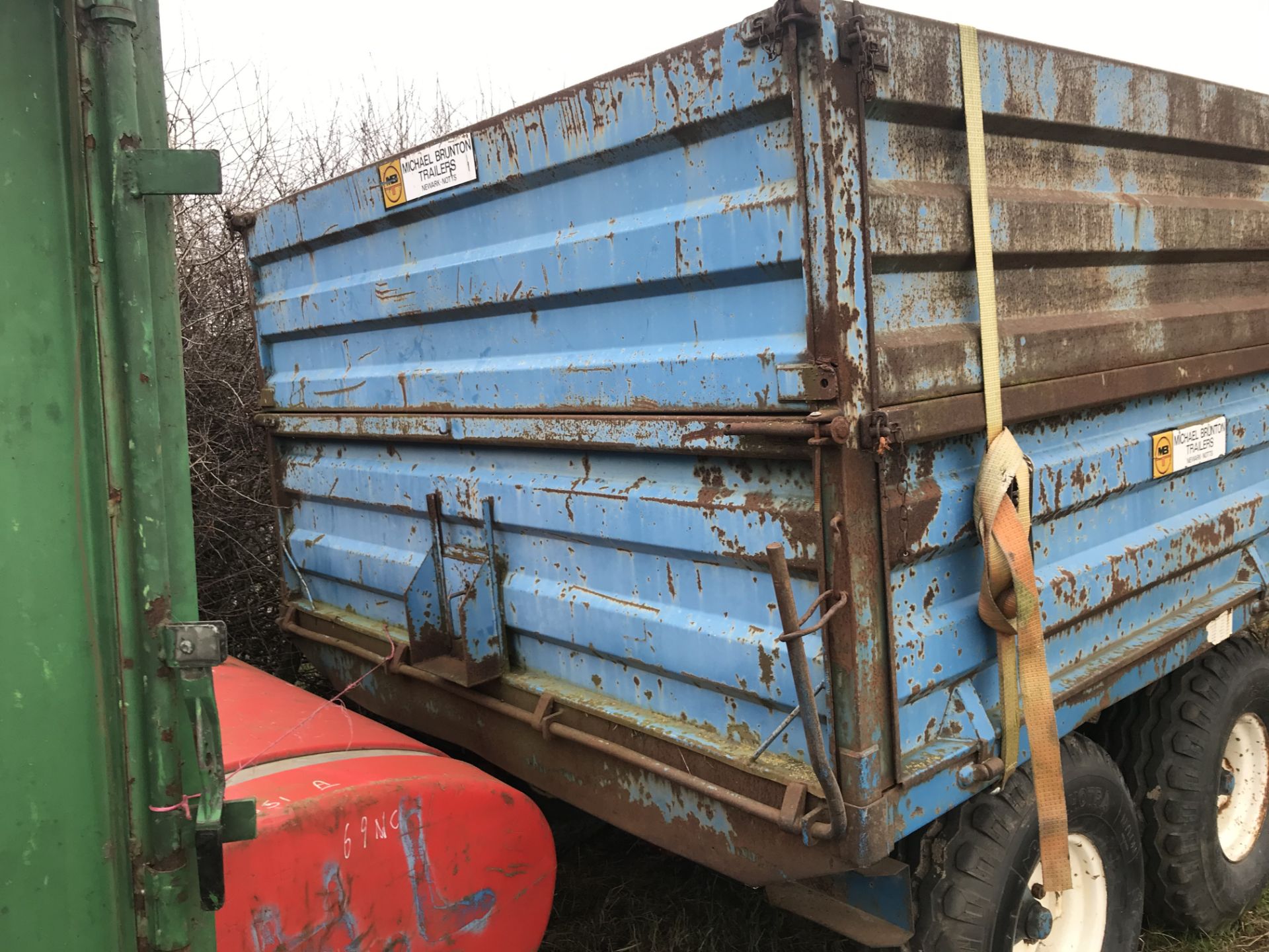 MICHAEL BRUNTON 10 TON TWIN AXLE DOUBLE SIDED TIPPING FARM TRAILER *PLUS VAT* - Image 2 of 3