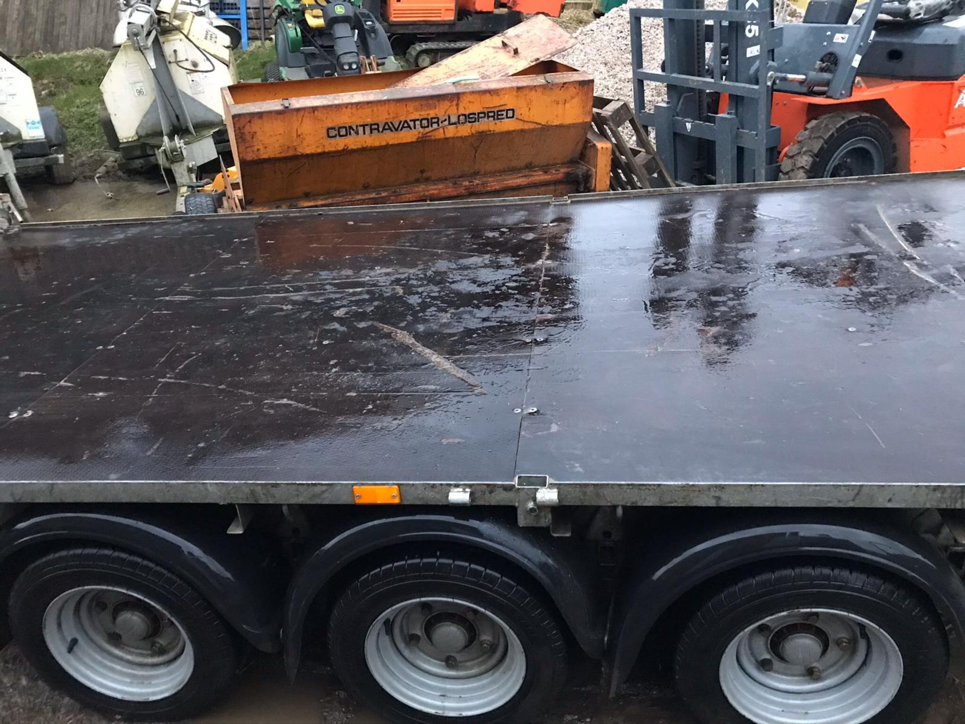IFOR WILLIAMS TRI-AXLE FLATBED TRAILER WITH WINCH, YEAR 2019 *PLUS VAT* - Image 5 of 6