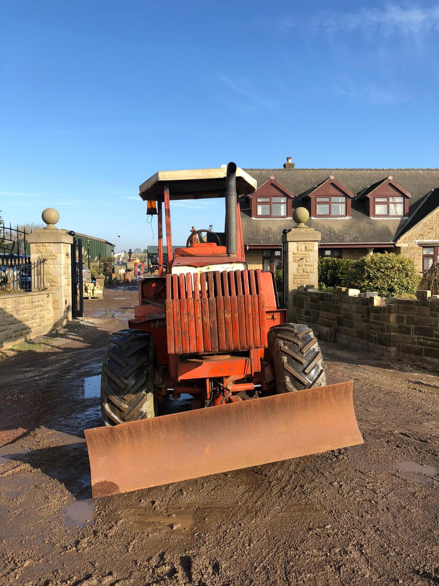 DITCH WITCH 7520 TRENCHER, SHOWING 1076 HOURS, RUNS, DRIVES AND WORKS *PLUS VAT* - Image 2 of 9