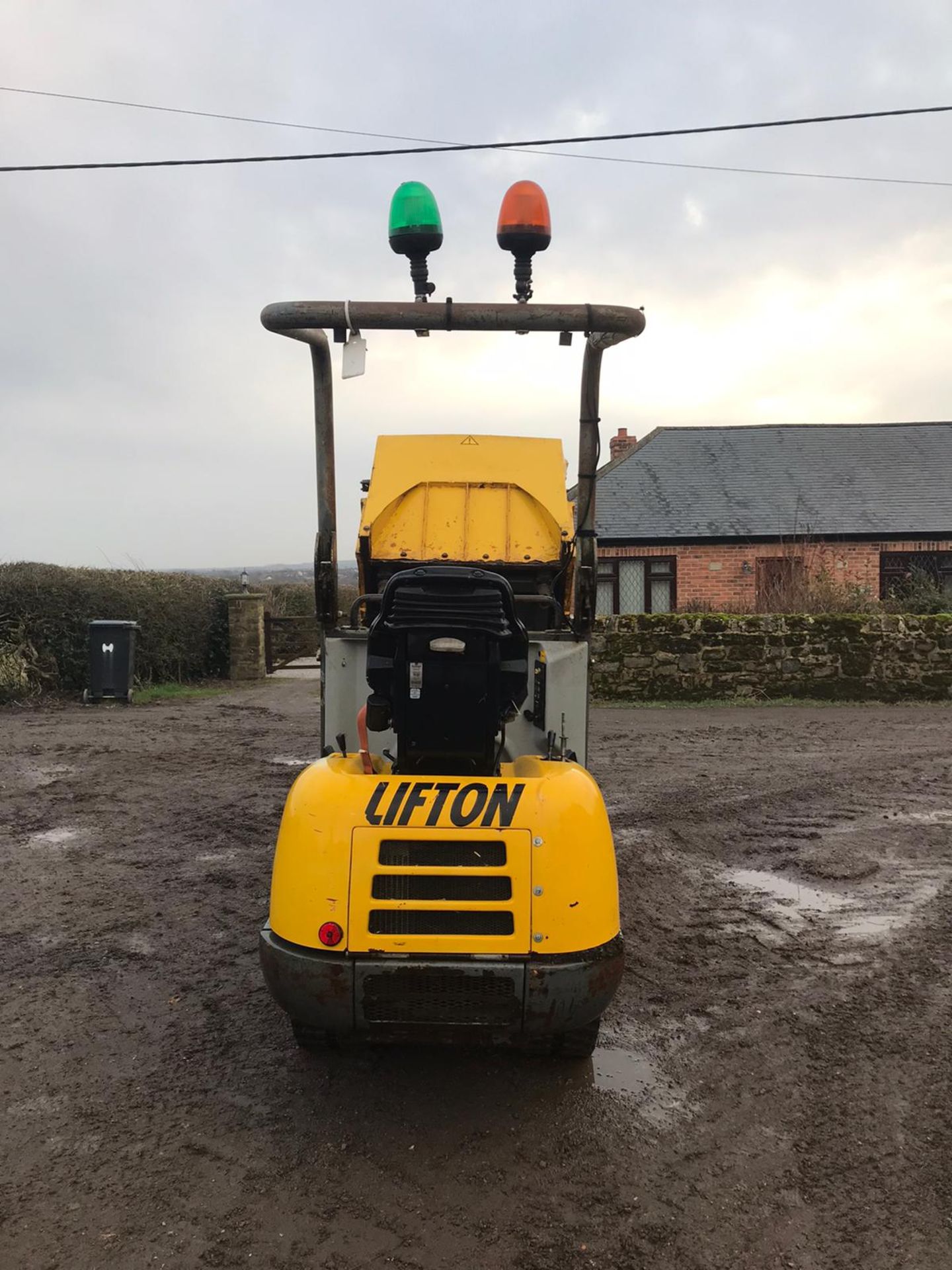 LIFTON / NEUSON TD15 TRACKED 3-WAY TIPPER DUMPER, RUNS, WORKS AND TIPS, SHOWING 829 HOURS *PLUS VAT* - Image 4 of 5