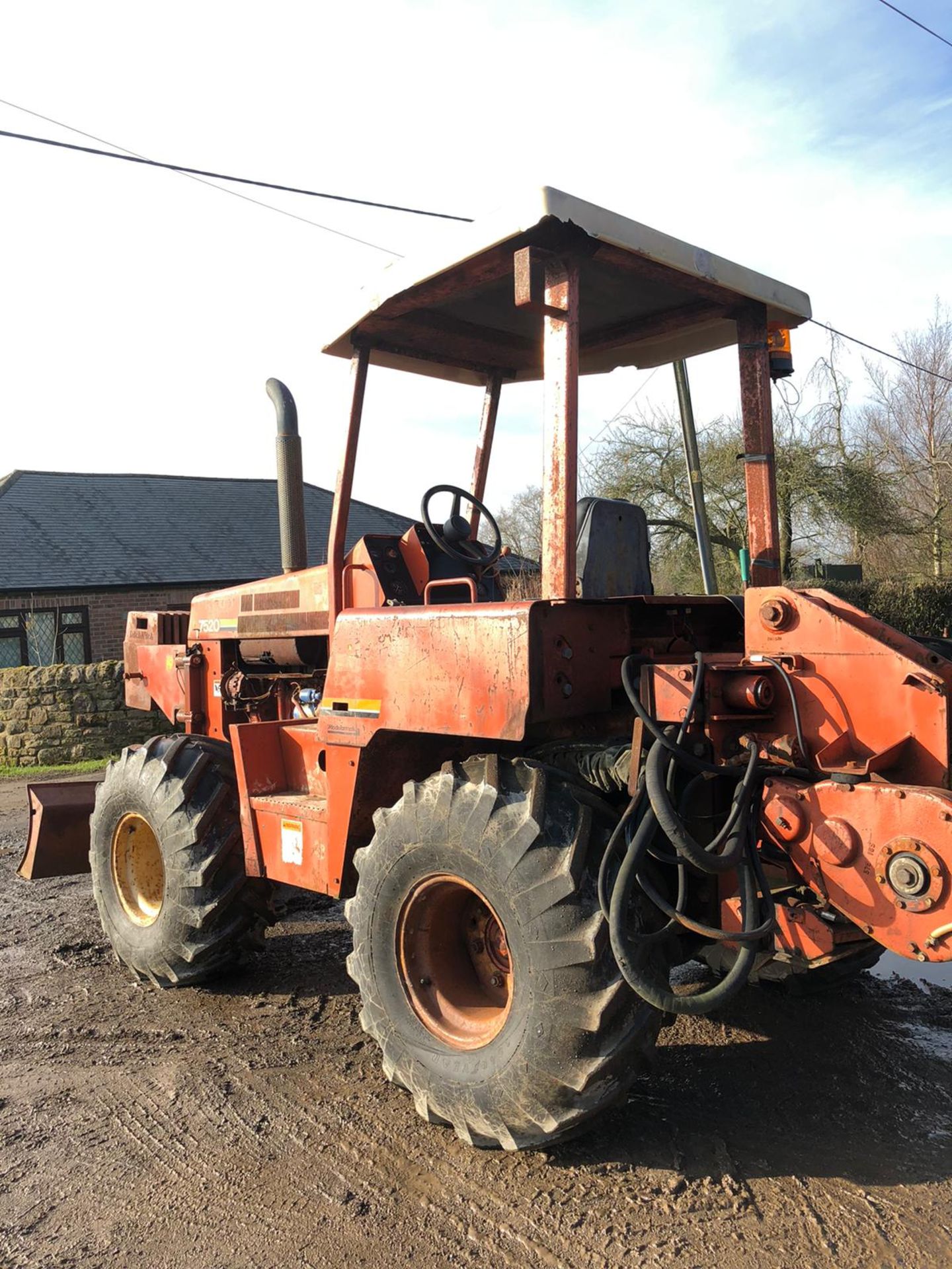 DITCH WITCH 7520 TRENCHER, SHOWING 1076 HOURS, RUNS, DRIVES AND WORKS *PLUS VAT* - Image 3 of 9