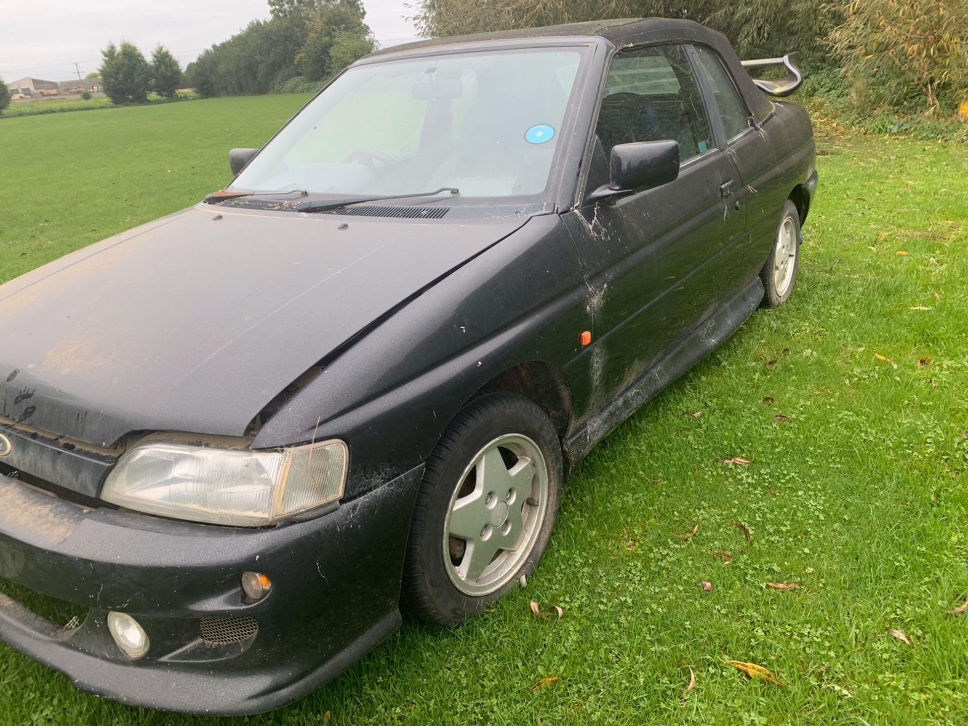 1992/J REG FORD ESCORT XR3I 1.8 PETROL BLACK CONVERTIBLE *NO VAT* - Image 3 of 7