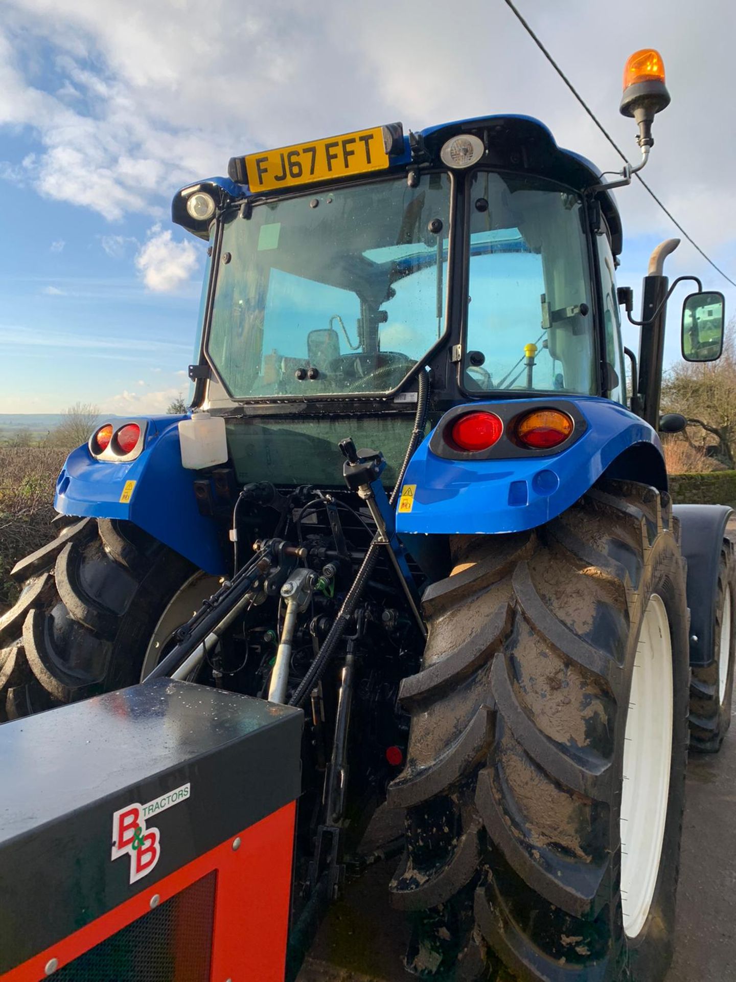 2017/67 REG NEW HOLLAND T4.85 4WD DIESEL TRACTOR, FULL GLASS CAB, HEDGECUTTER SOLD SEPERATELY - Image 5 of 20