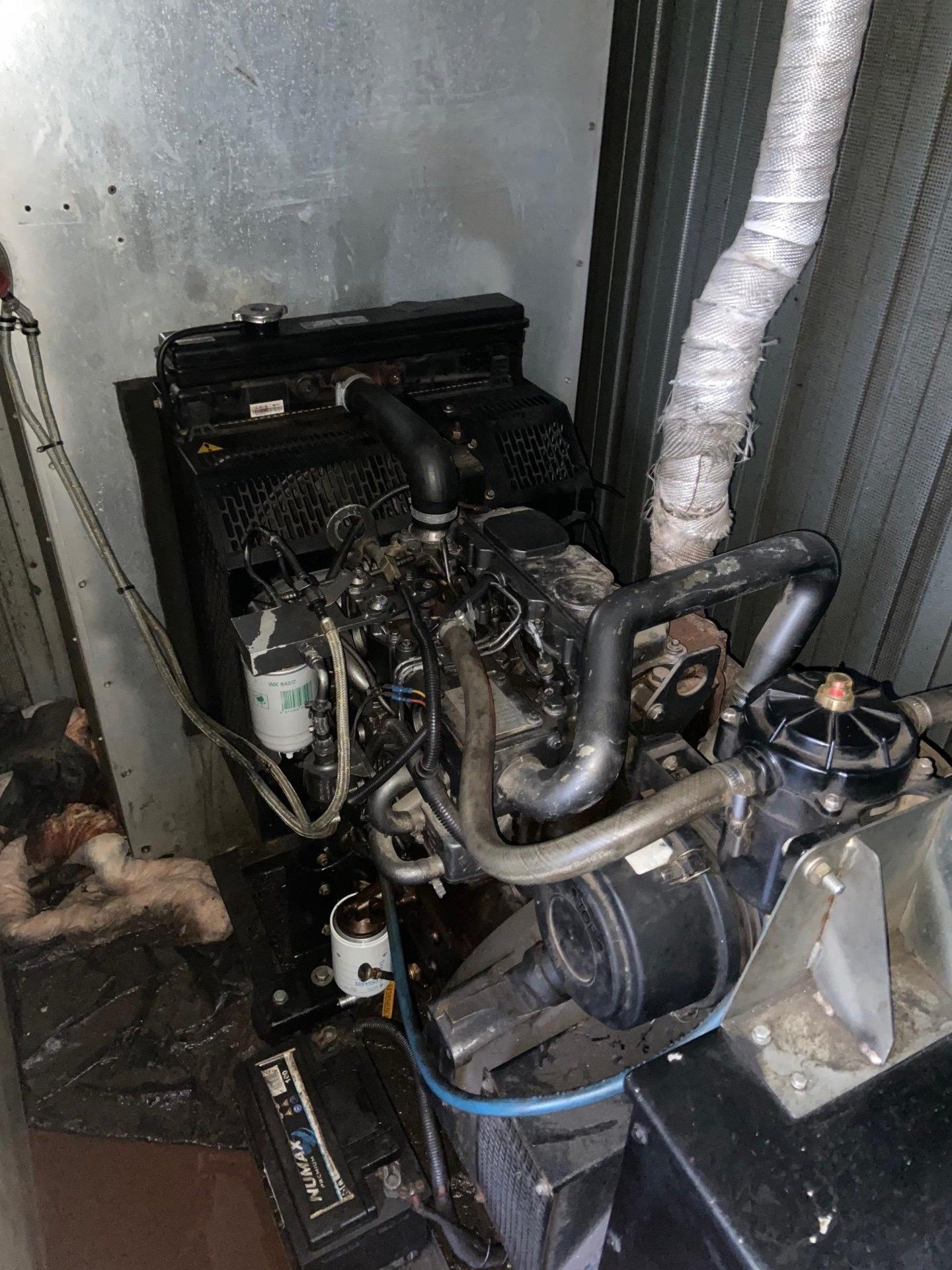 2011 45 KVA CONTAINERISED GENERATOR GENSET 10FT LOCKABLE CONTAINER WITH FUEL BOWSER, RUNS WORKS - Image 5 of 8