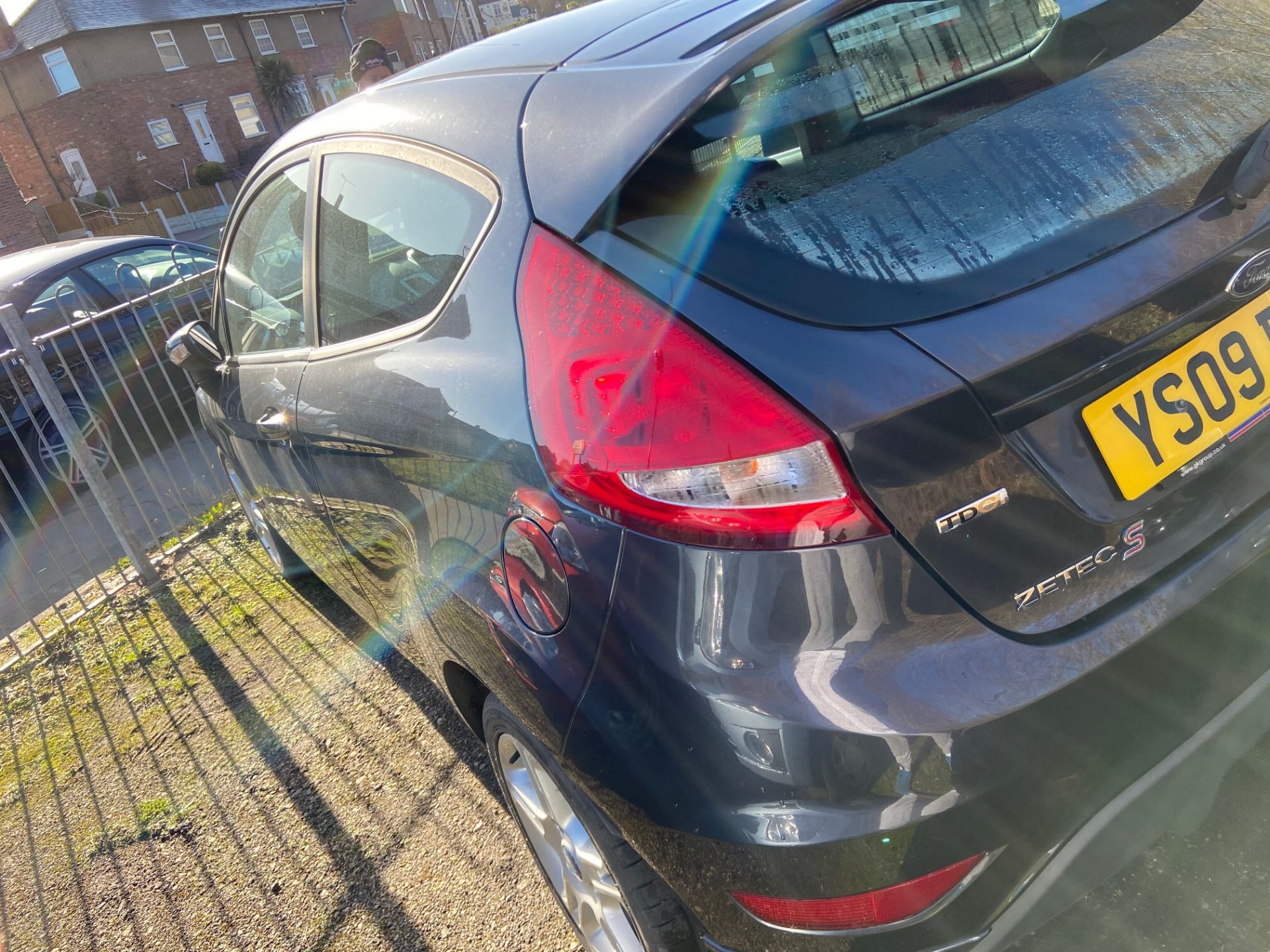 2009/09 REG FORD FIESTA ZETEC S 90 TDCI 1.6 DIESEL GREY 3 DOOR HATCHBACK, SHOWING 2 FORMER KEEPERS - Image 4 of 7